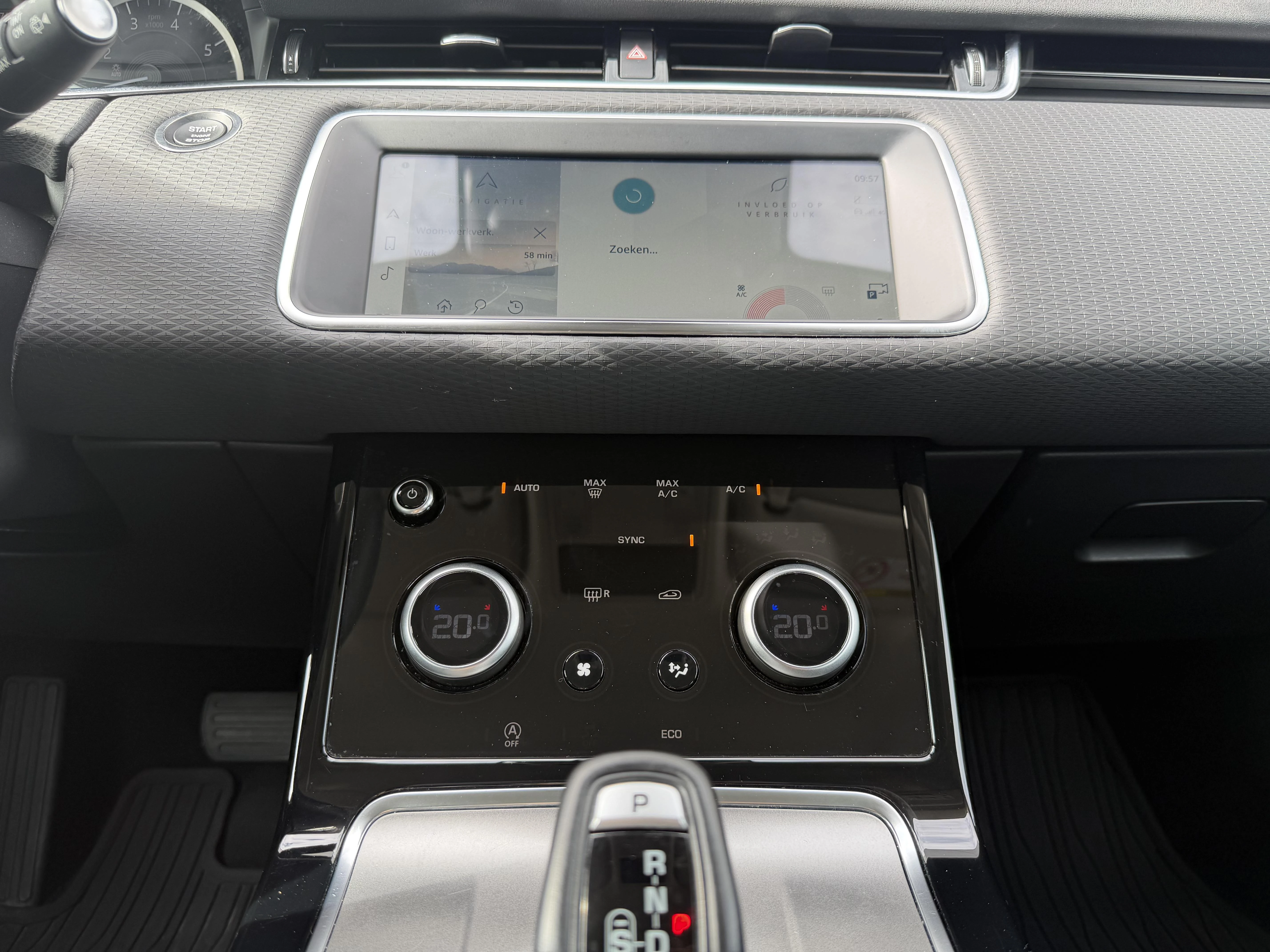 Land Rover-Range Rover Evoque-image-13