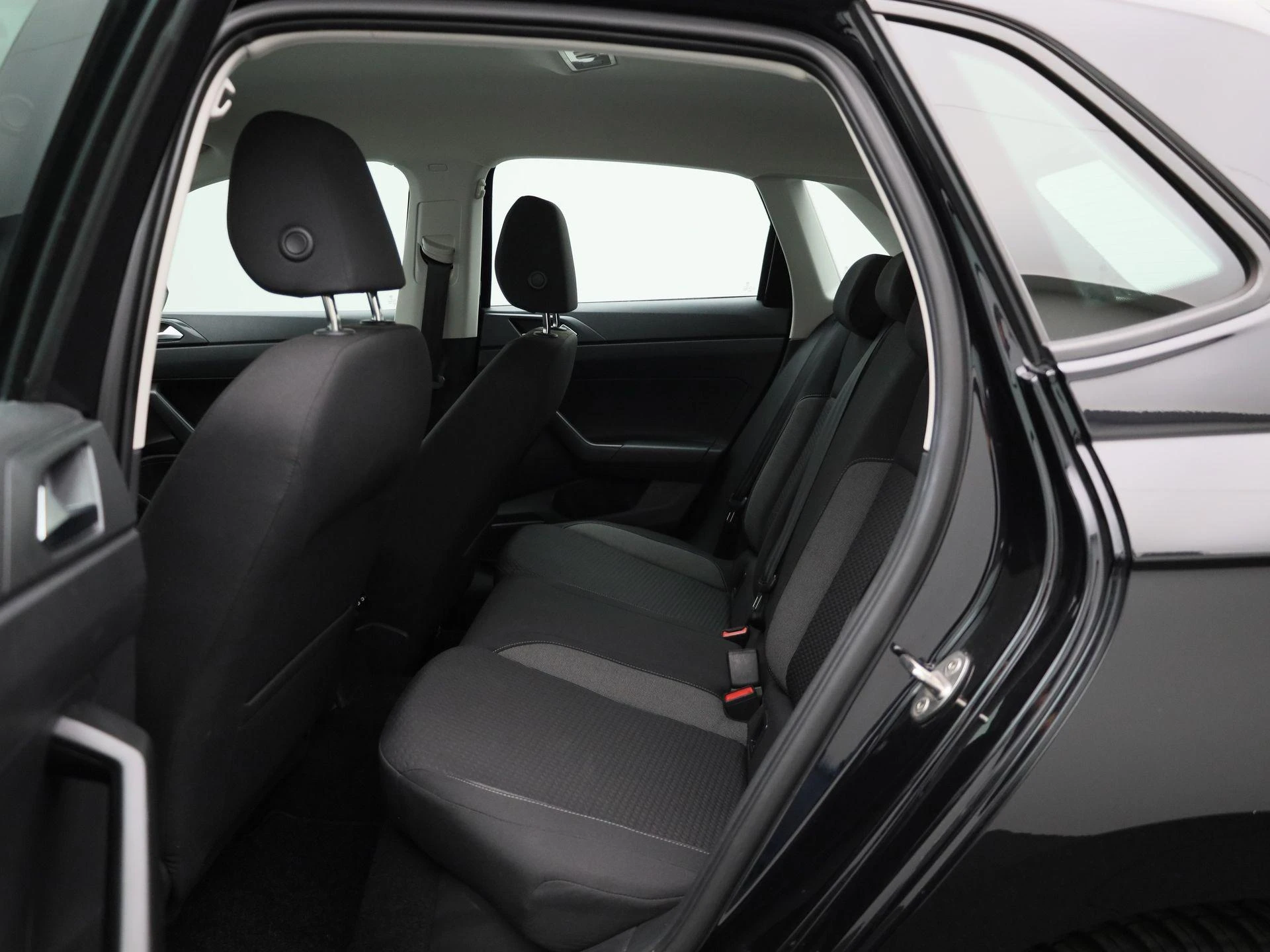 Volkswagen-Polo-image-9