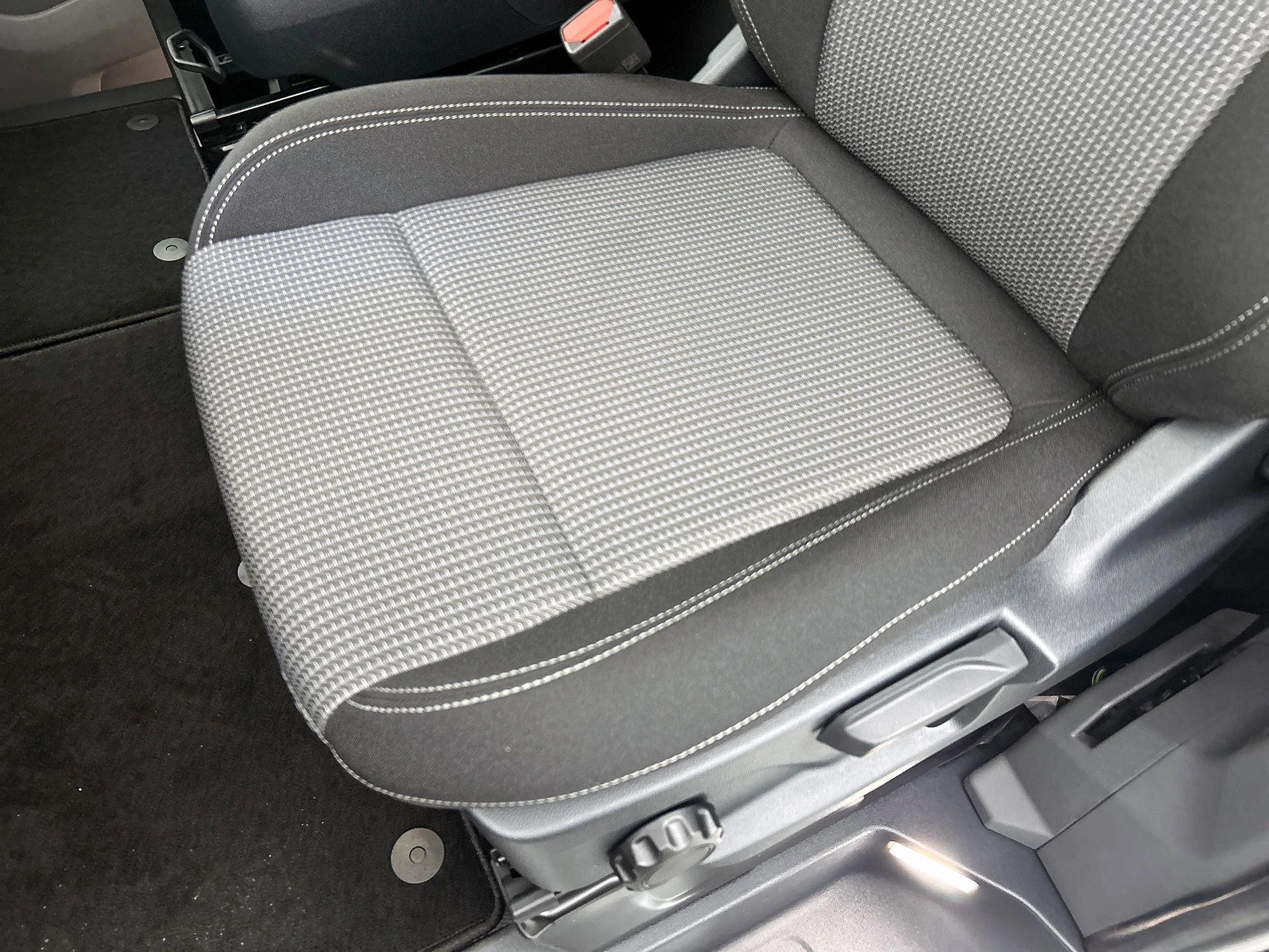 Volkswagen-Transporter-image-16