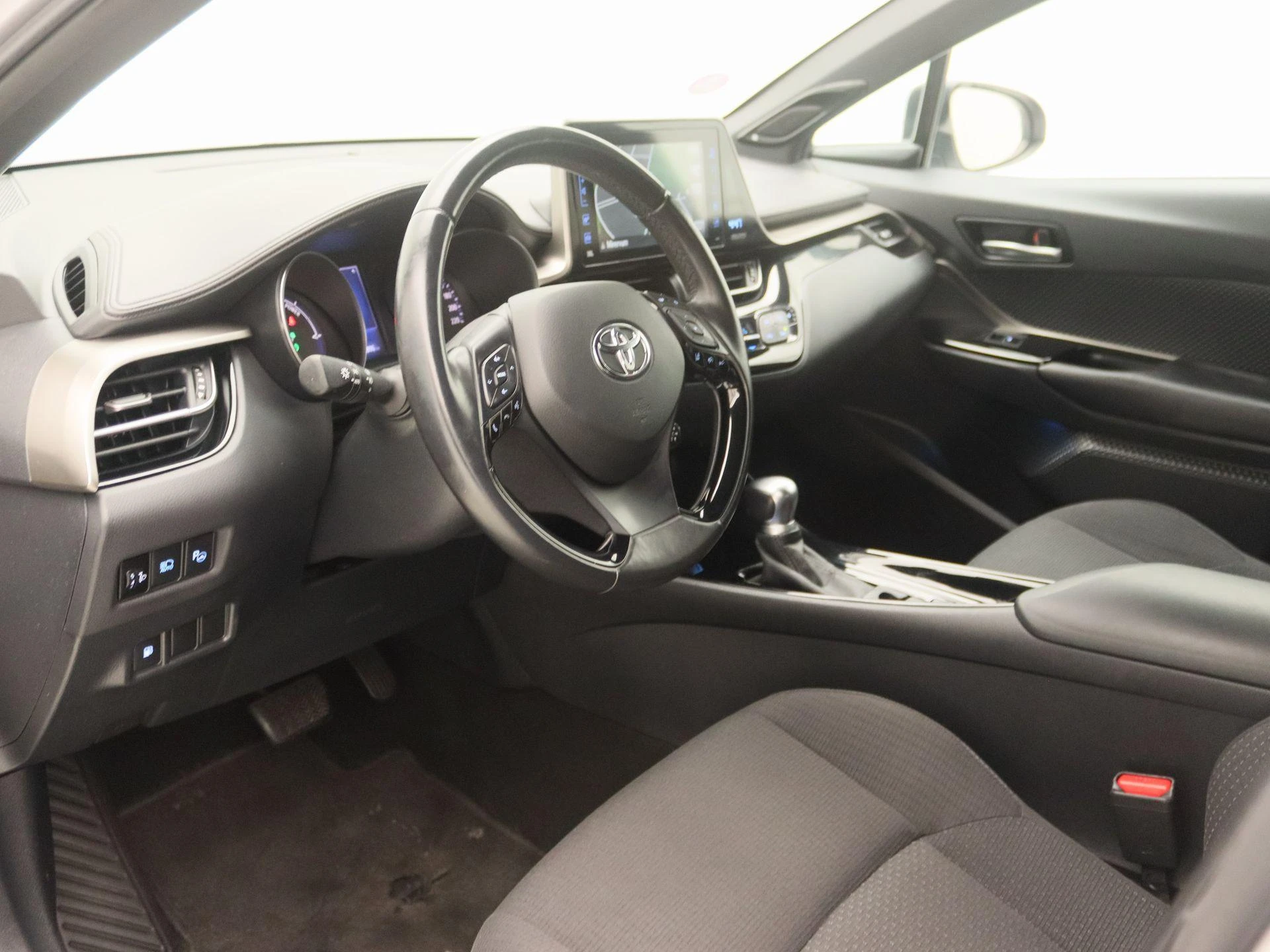 Toyota-C-HR-image-20