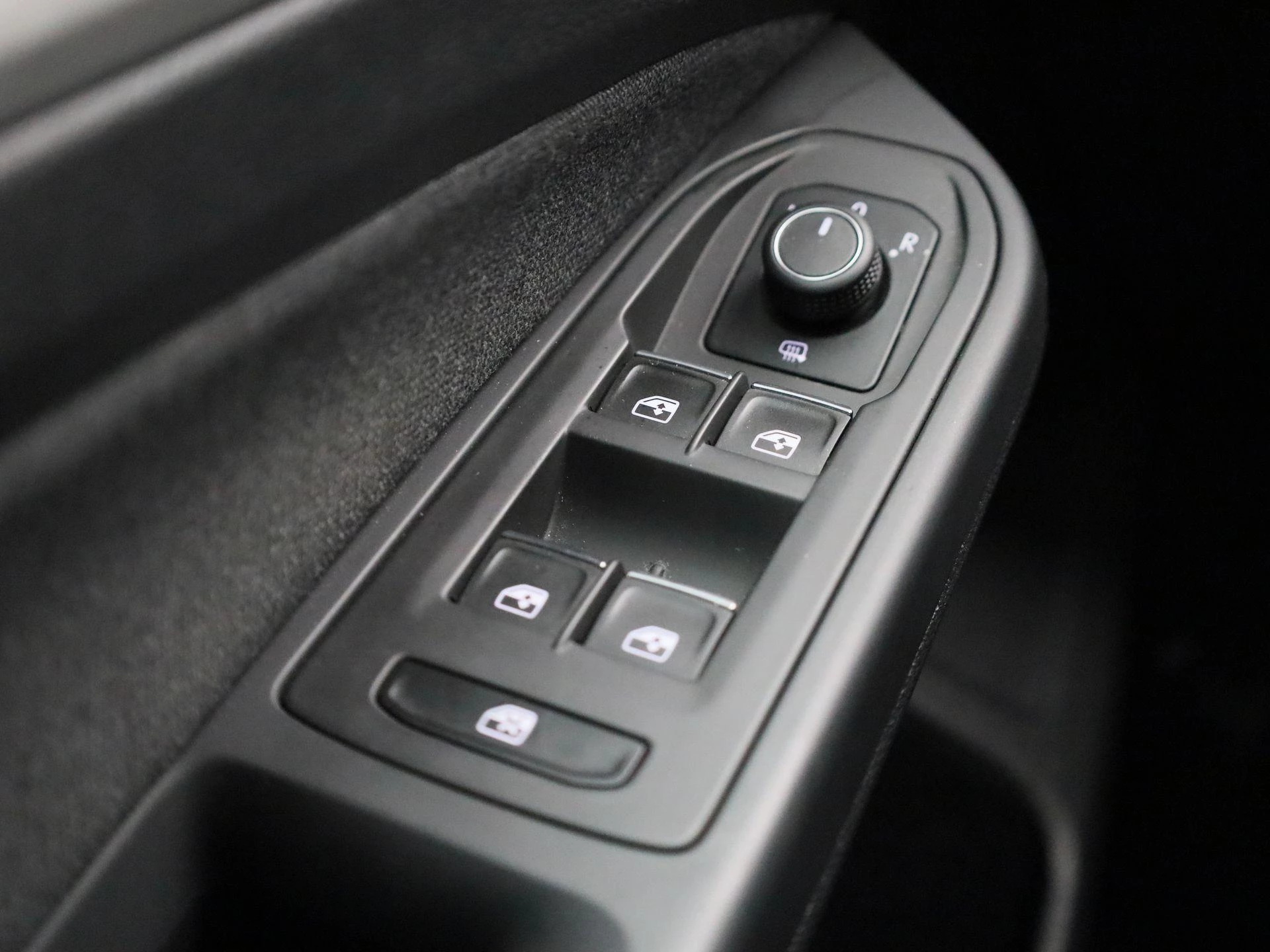 Volkswagen-Golf-image-28