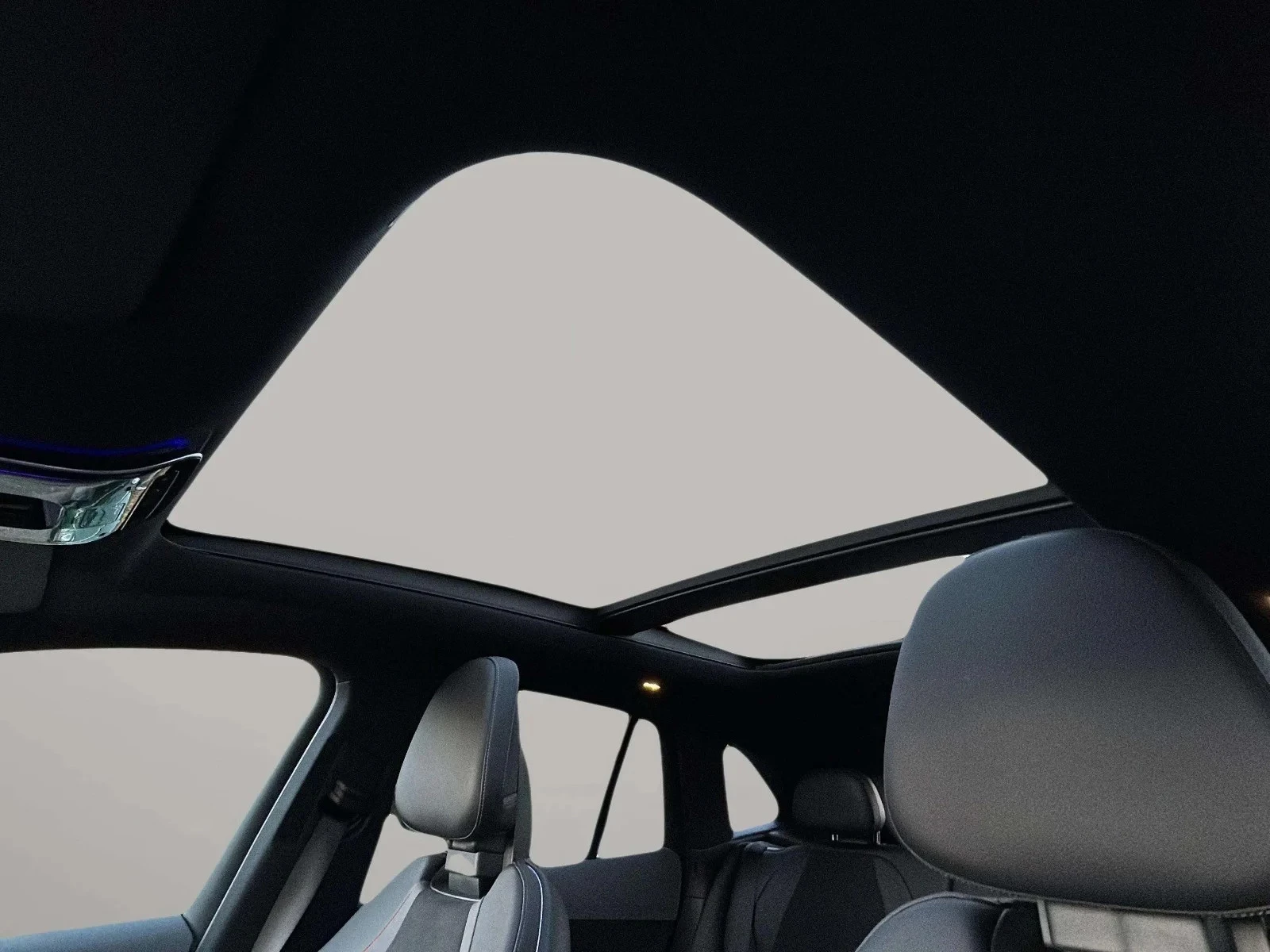 Mercedes-Benz-EQE-image-10