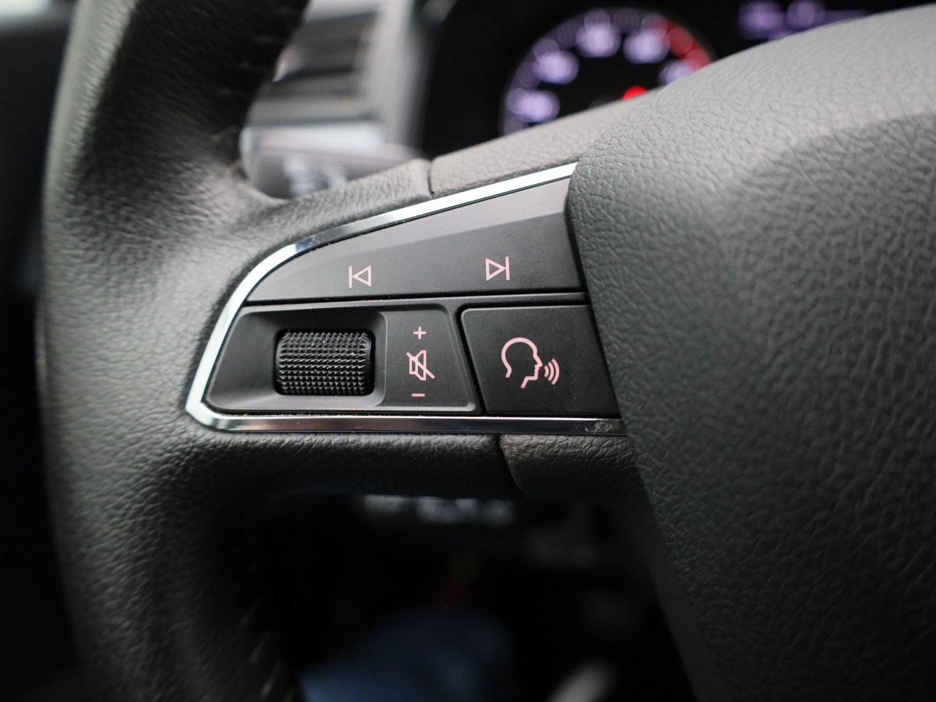 SEAT-Arona-image-15