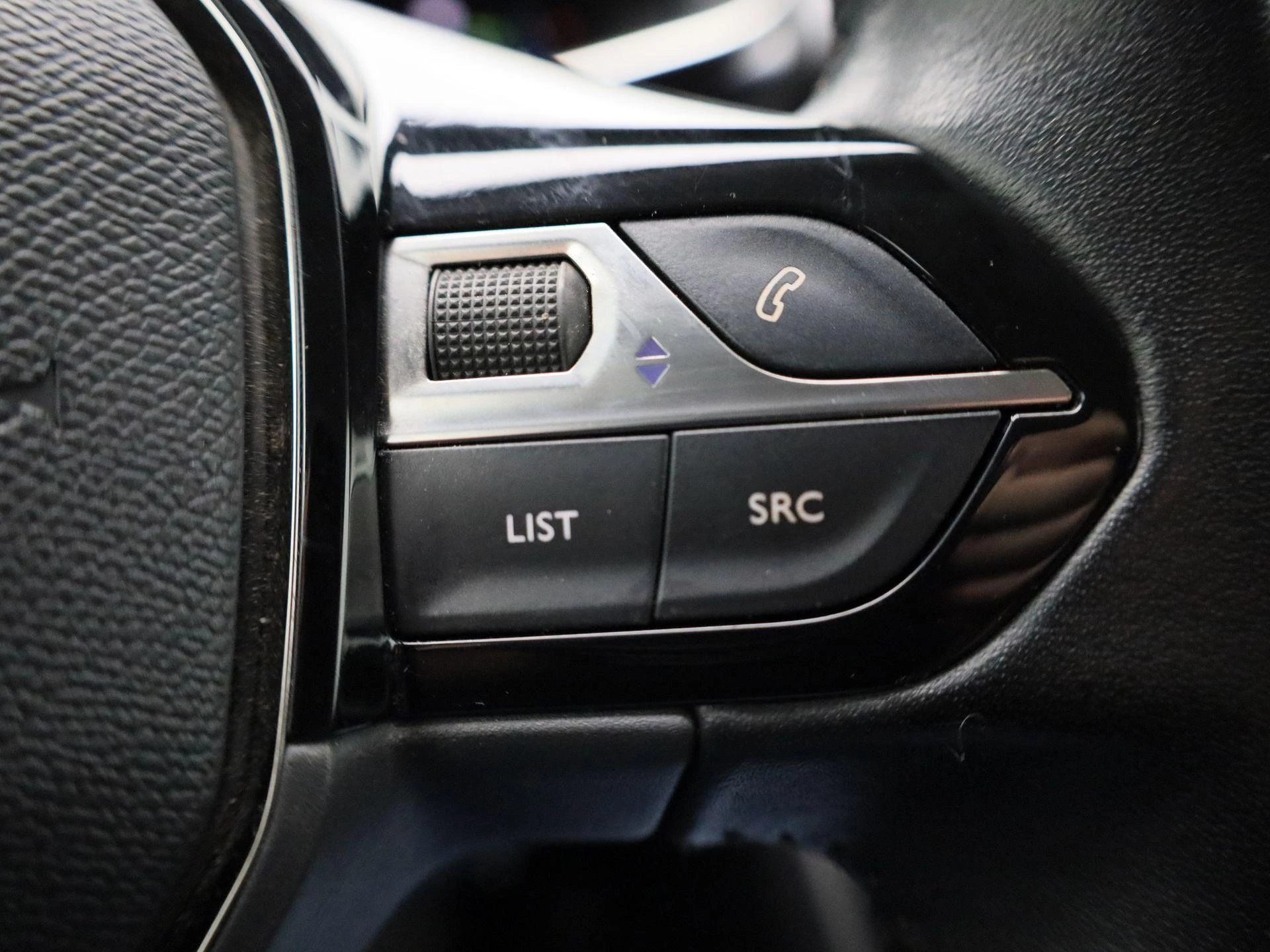 Peugeot-e-2008-image-21