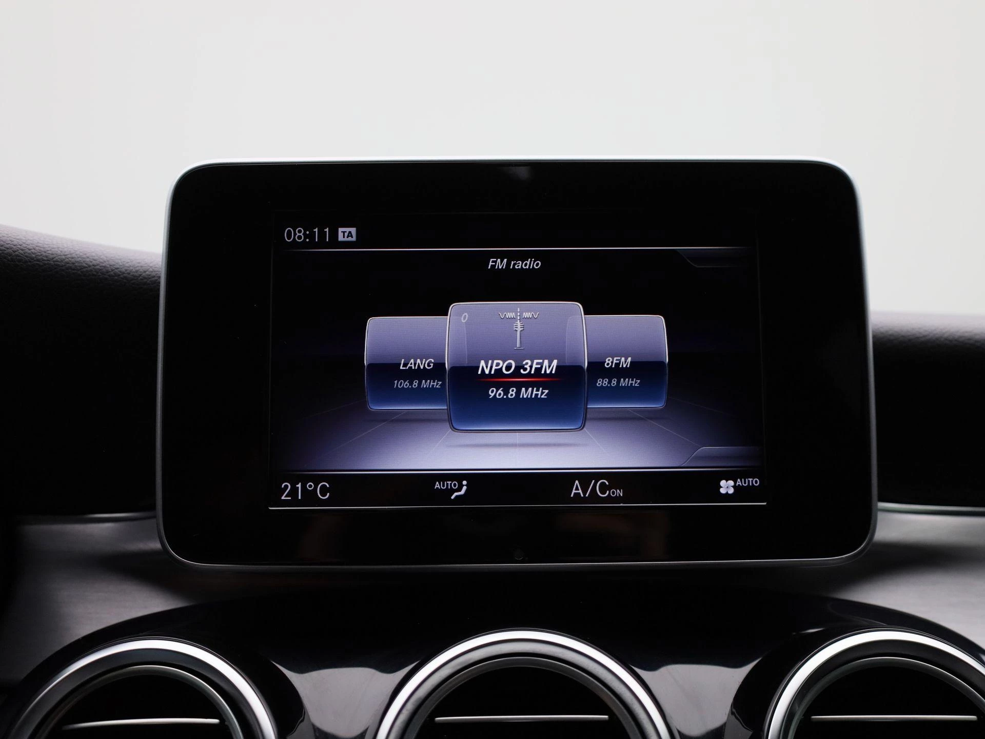 Mercedes-Benz-C-Klasse-image-22