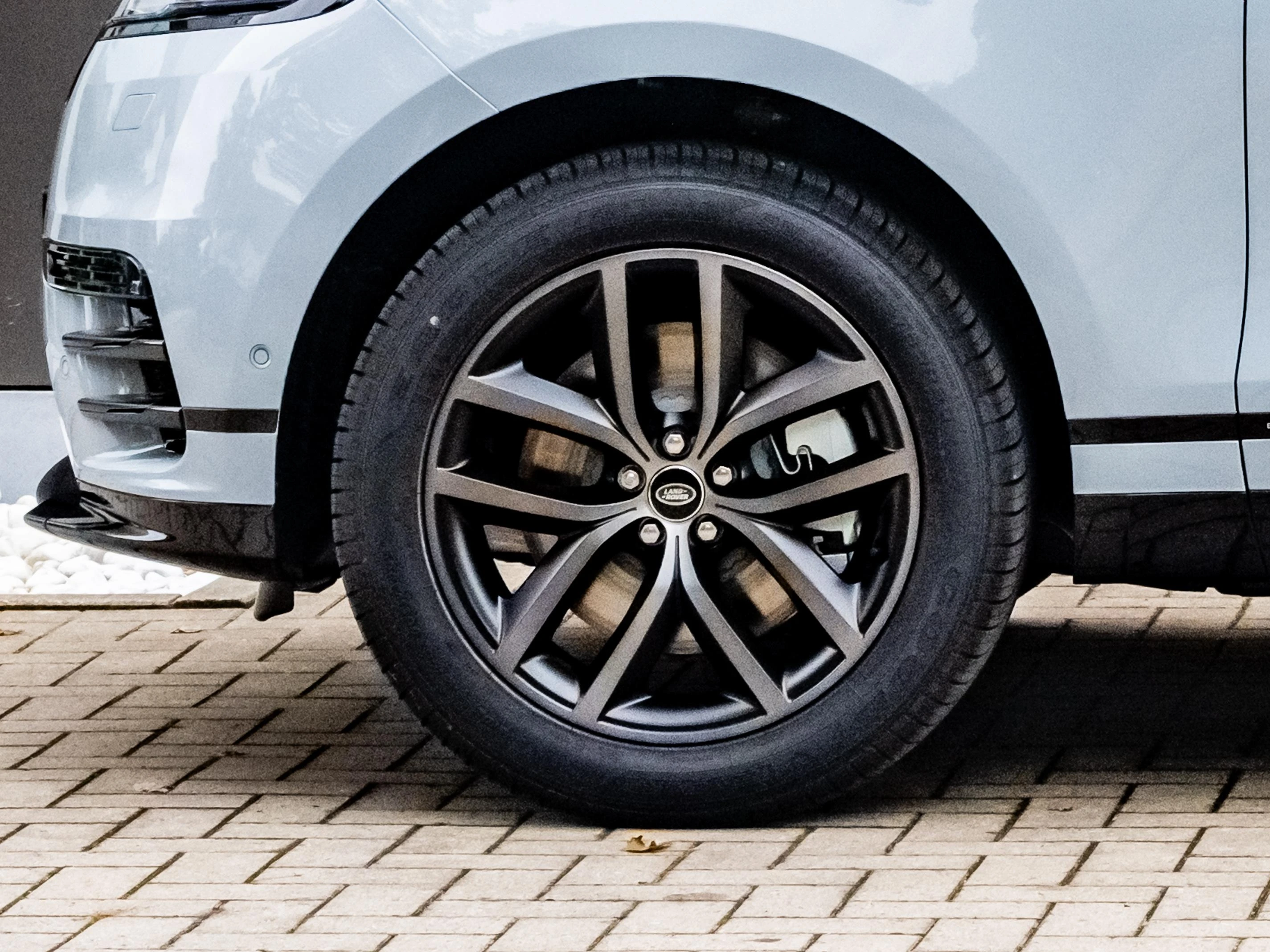 Land Rover-Range Rover Velar-image-9