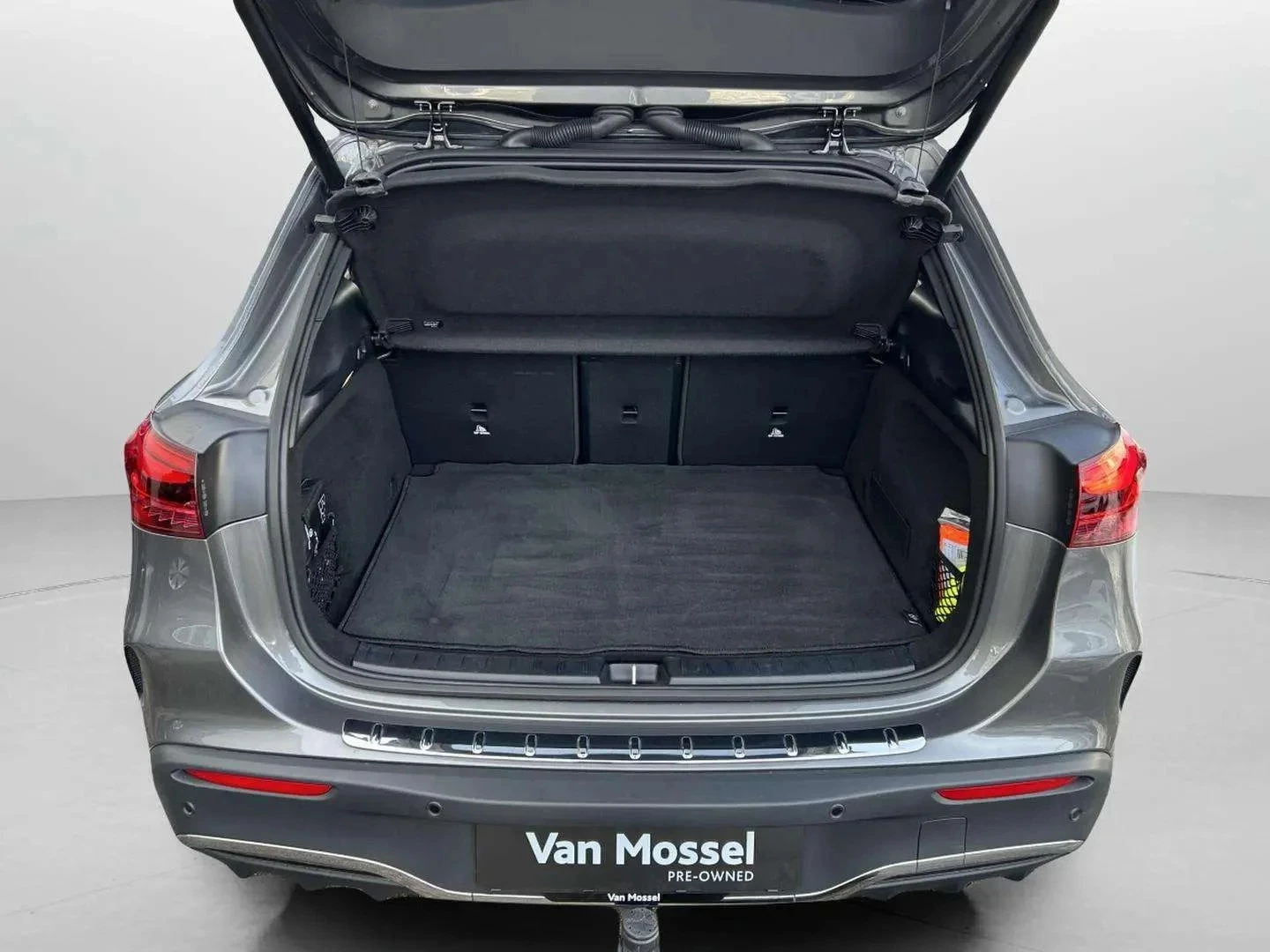 Mercedes-Benz-EQA-image-18