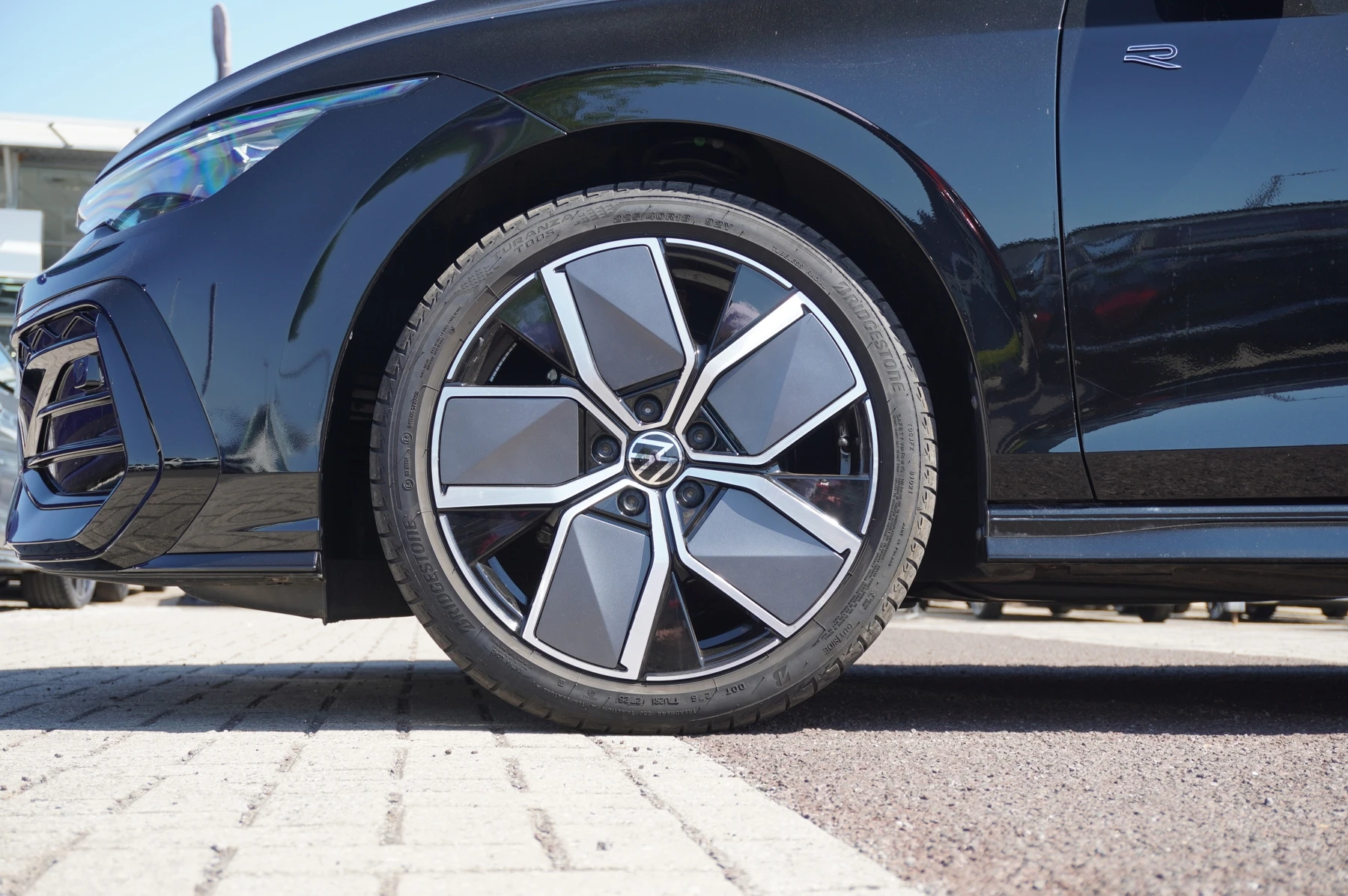 Volkswagen-Golf-image-4