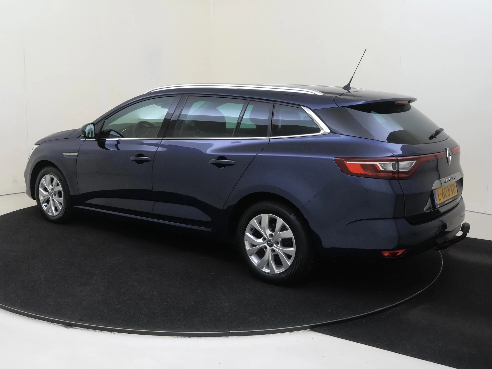 Renault-Mégane Estate-image-2