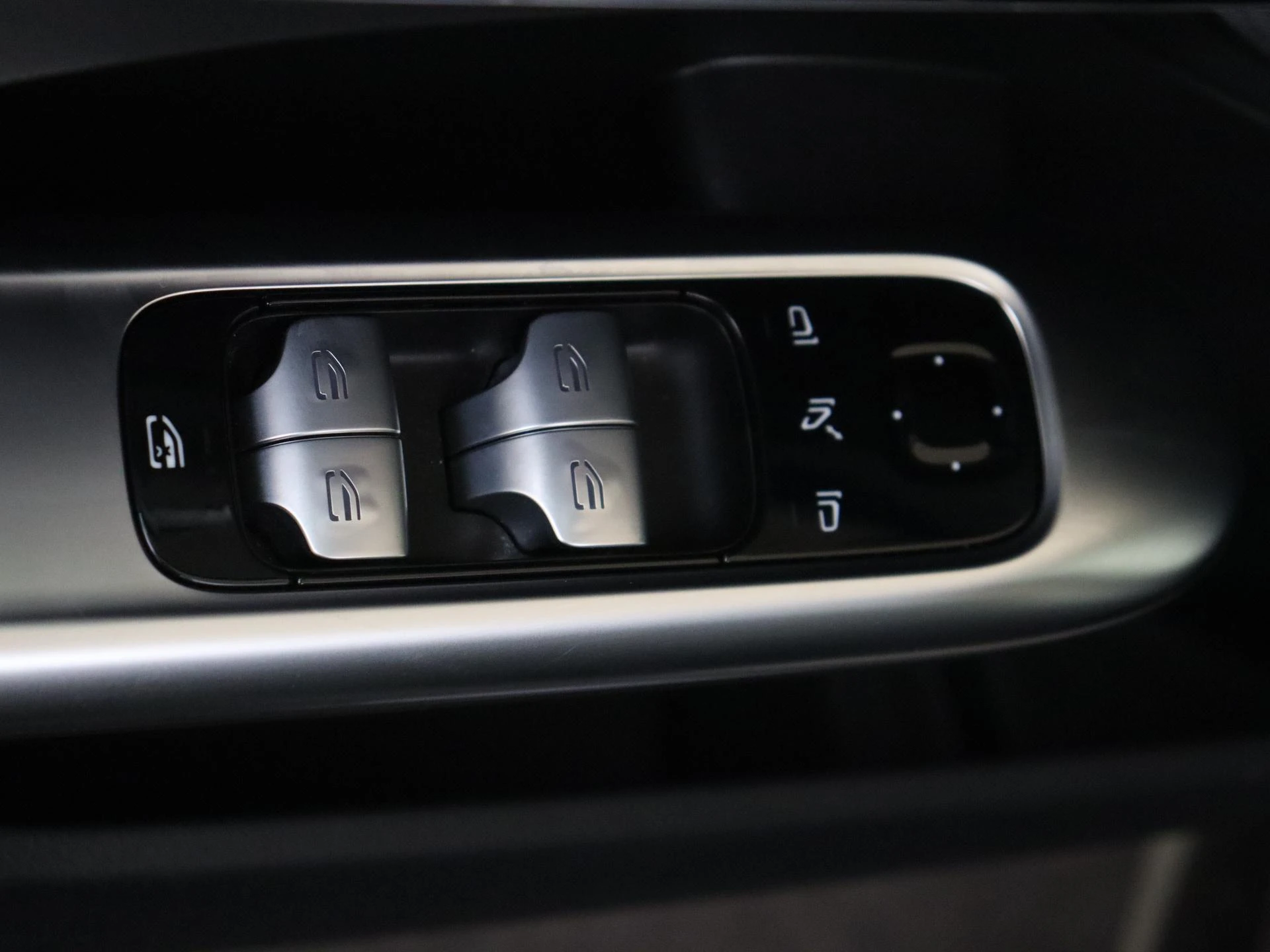 Mercedes-Benz-C-Klasse-image-25