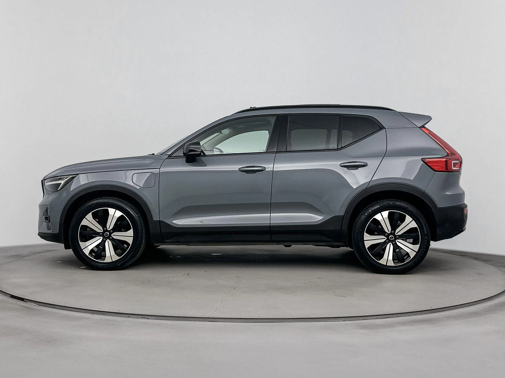 Volvo-XC40-image-1