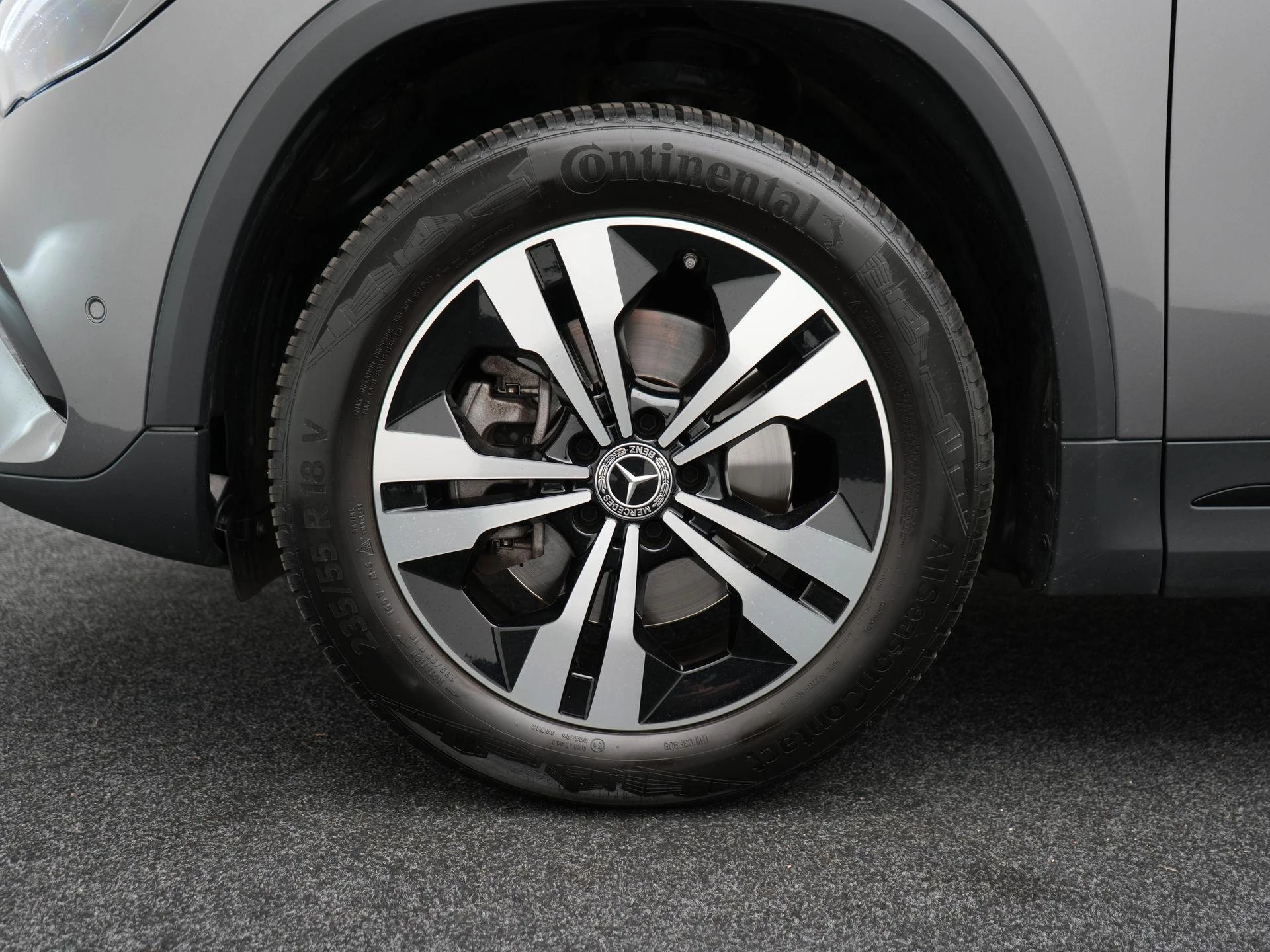 Mercedes-Benz-GLA-image-46