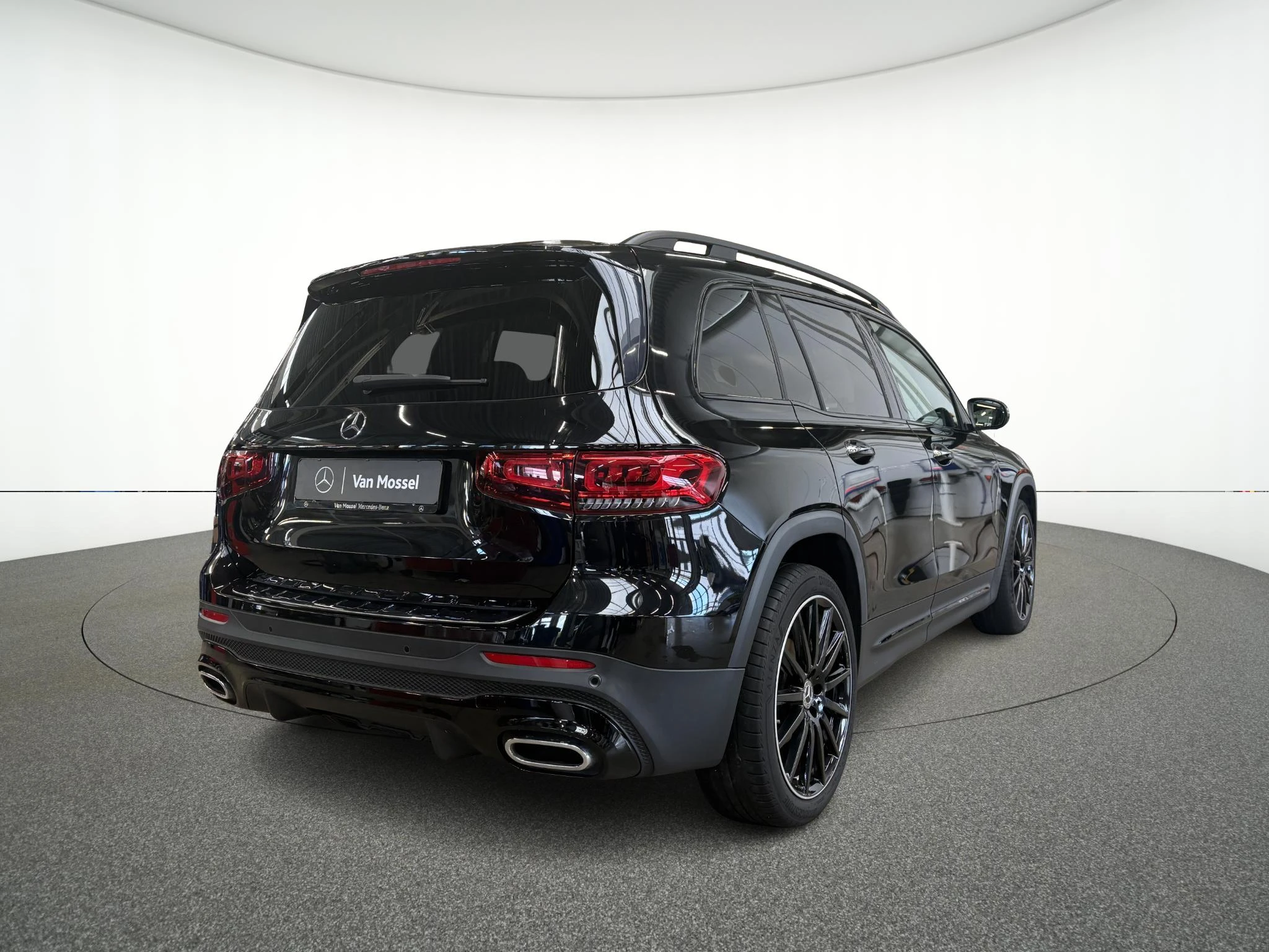 Mercedes-Benz-GLB-image-5