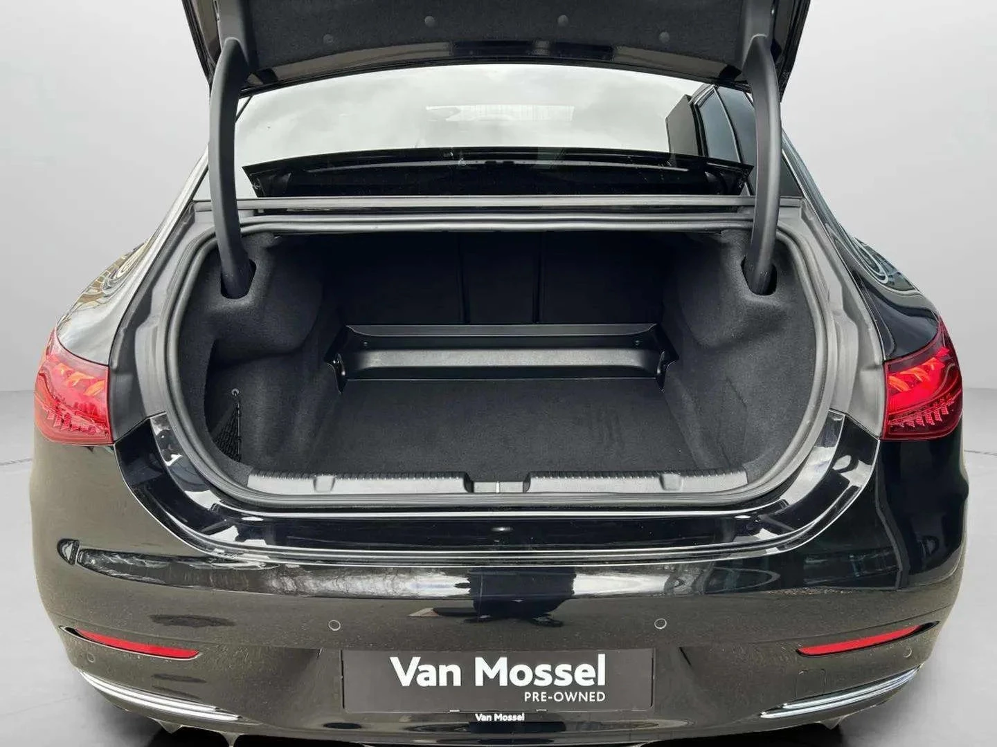 Mercedes-Benz-EQE-image-21