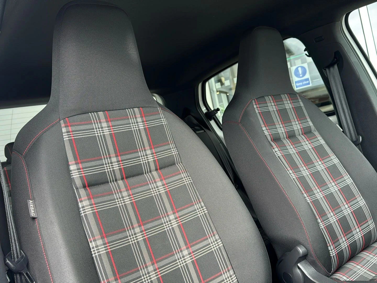 Volkswagen-up!-image-16