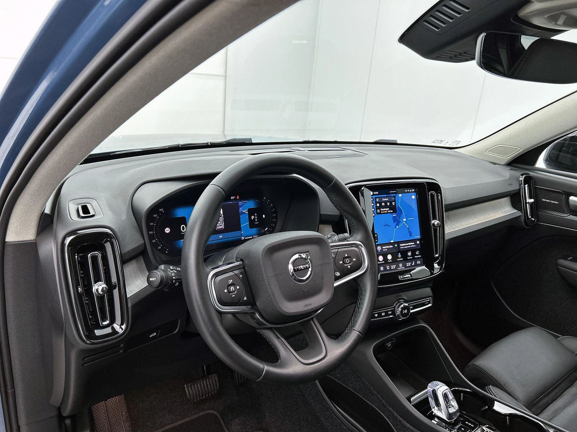 Volvo XC40 2.0 B4 Plus Dark