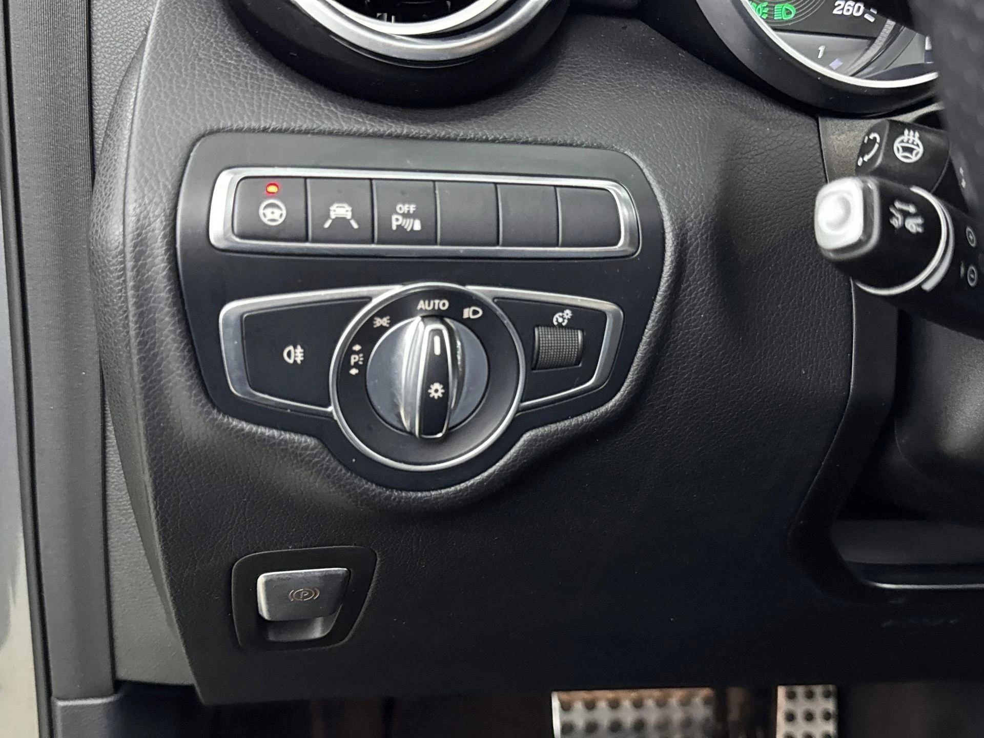 Mercedes-Benz-GLC-image-23