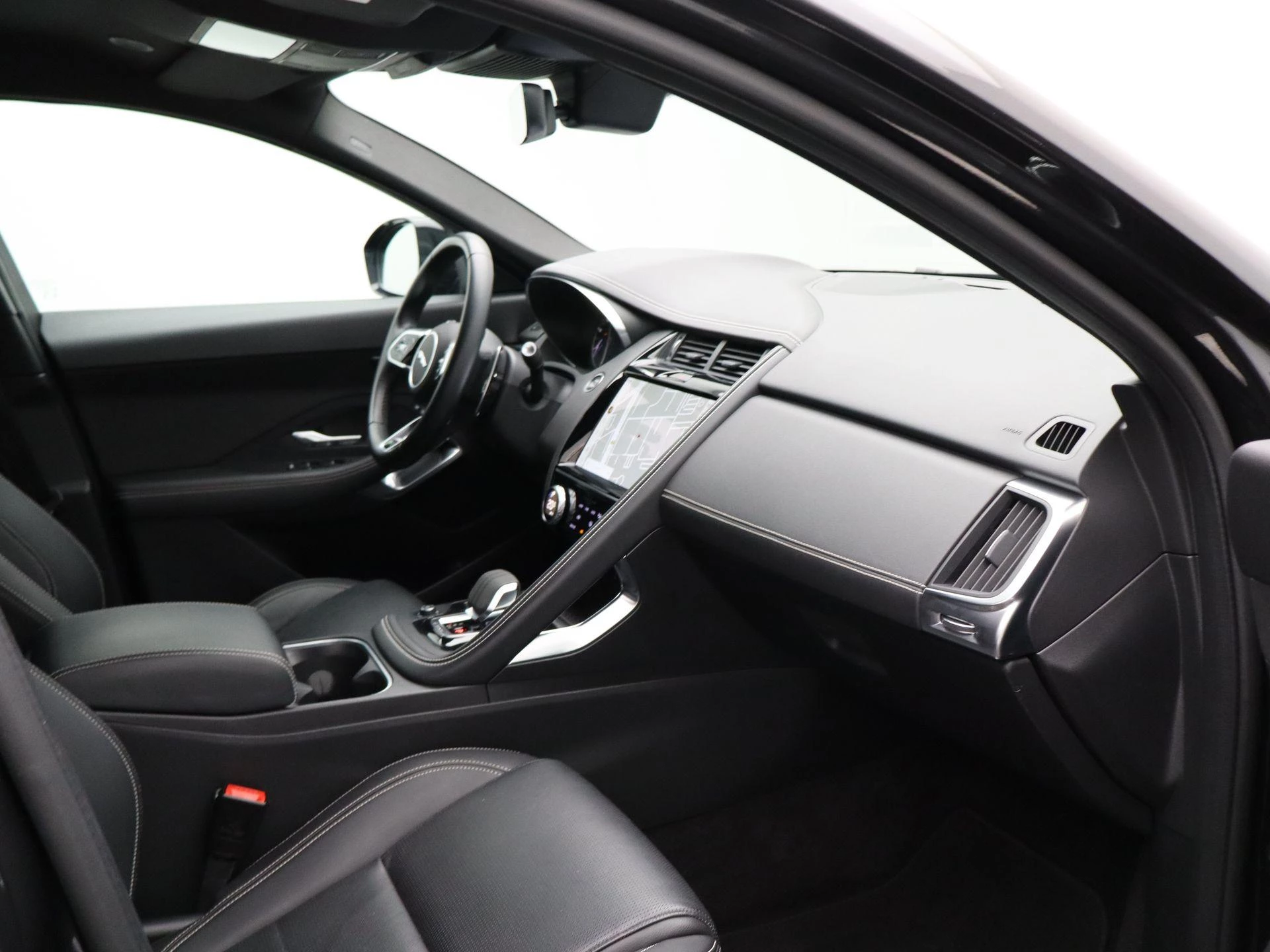 Jaguar-E-PACE-image-33