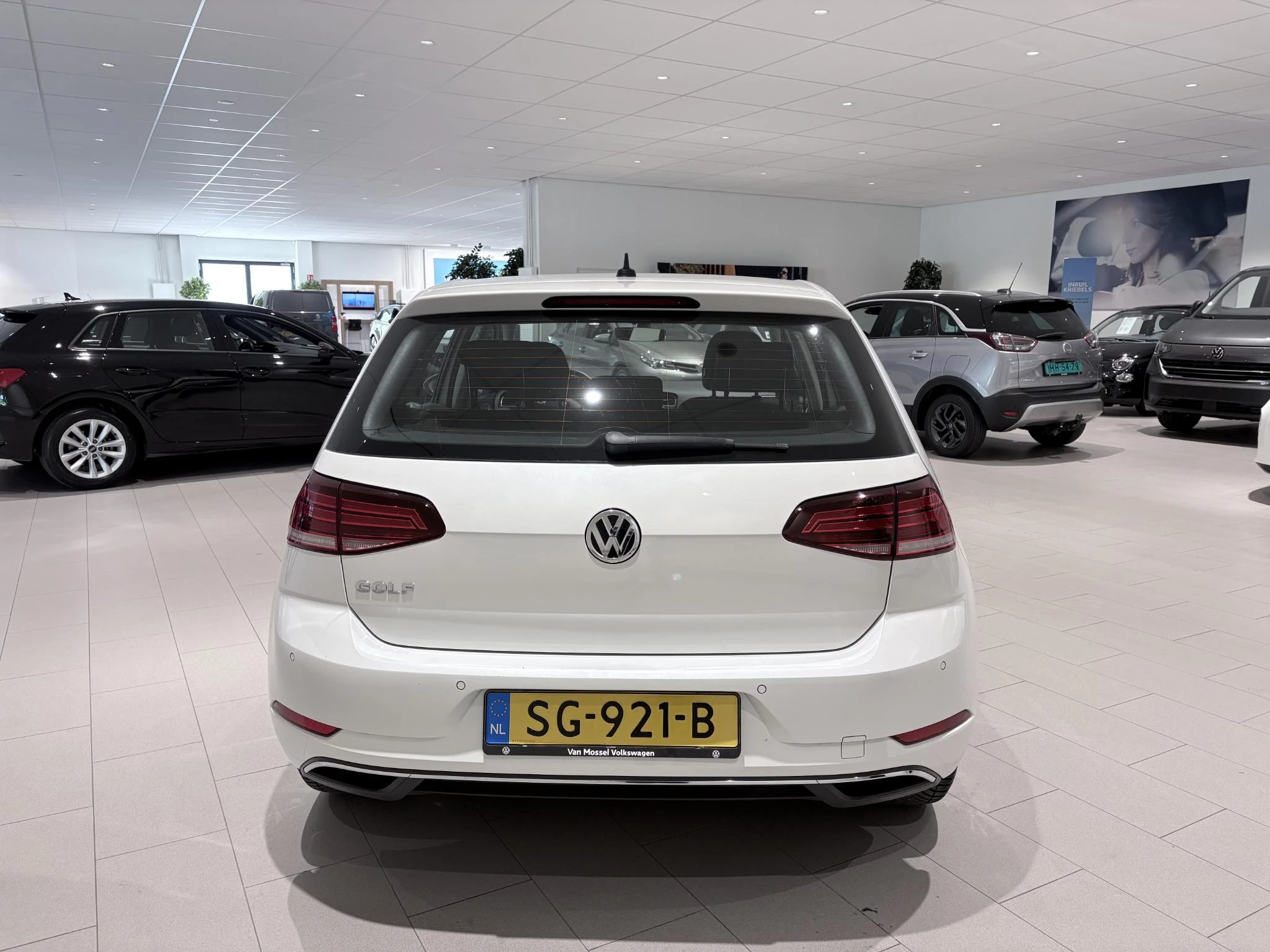 Volkswagen-Golf-image-3