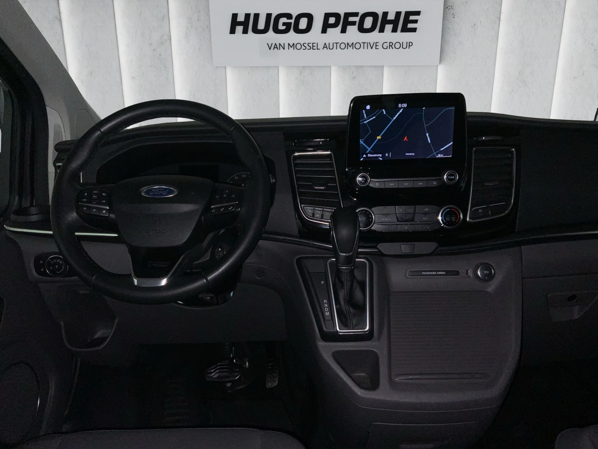 Ford-Tourneo Custom-image-3