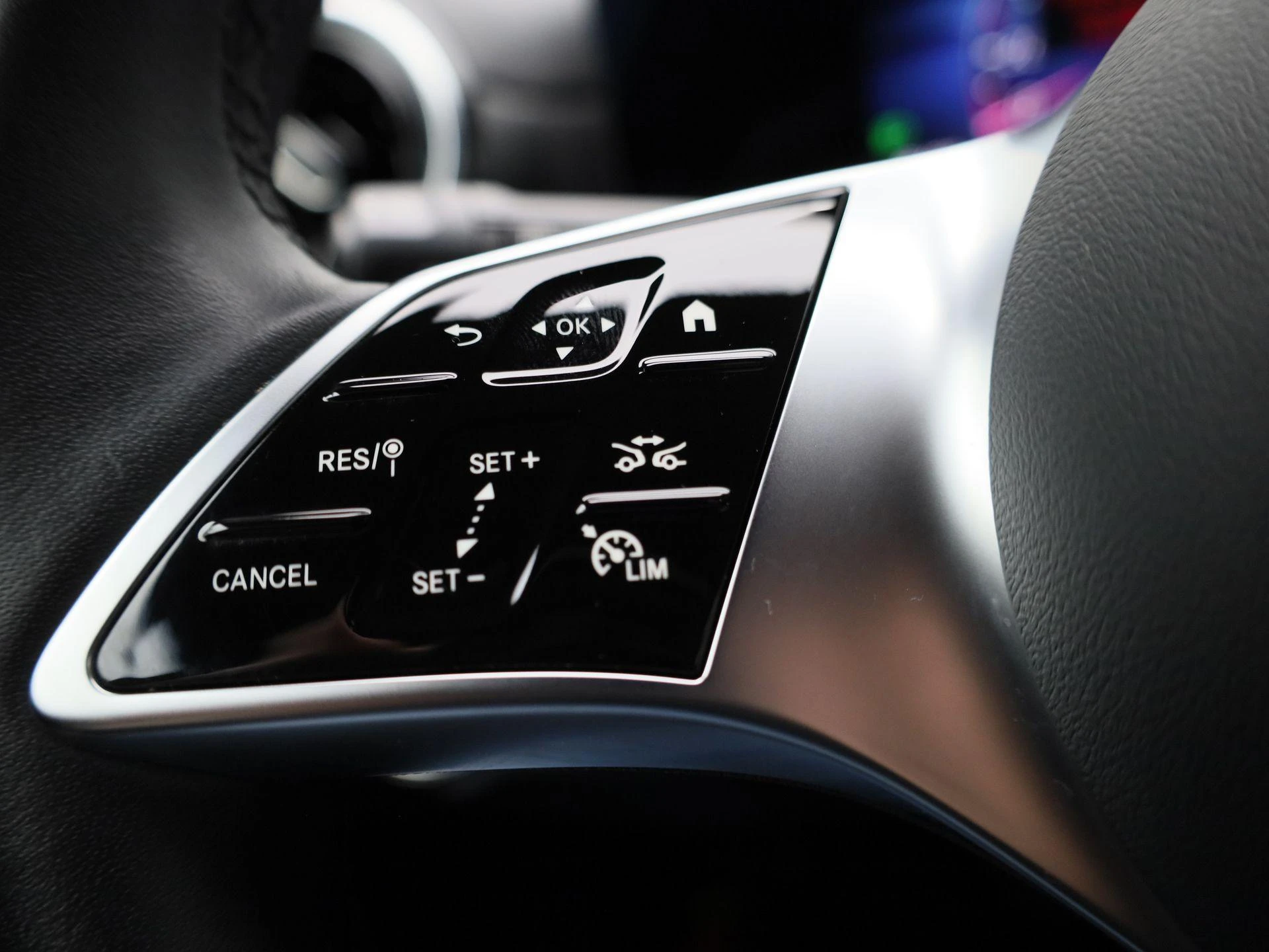 Mercedes-Benz-CLA-image-18