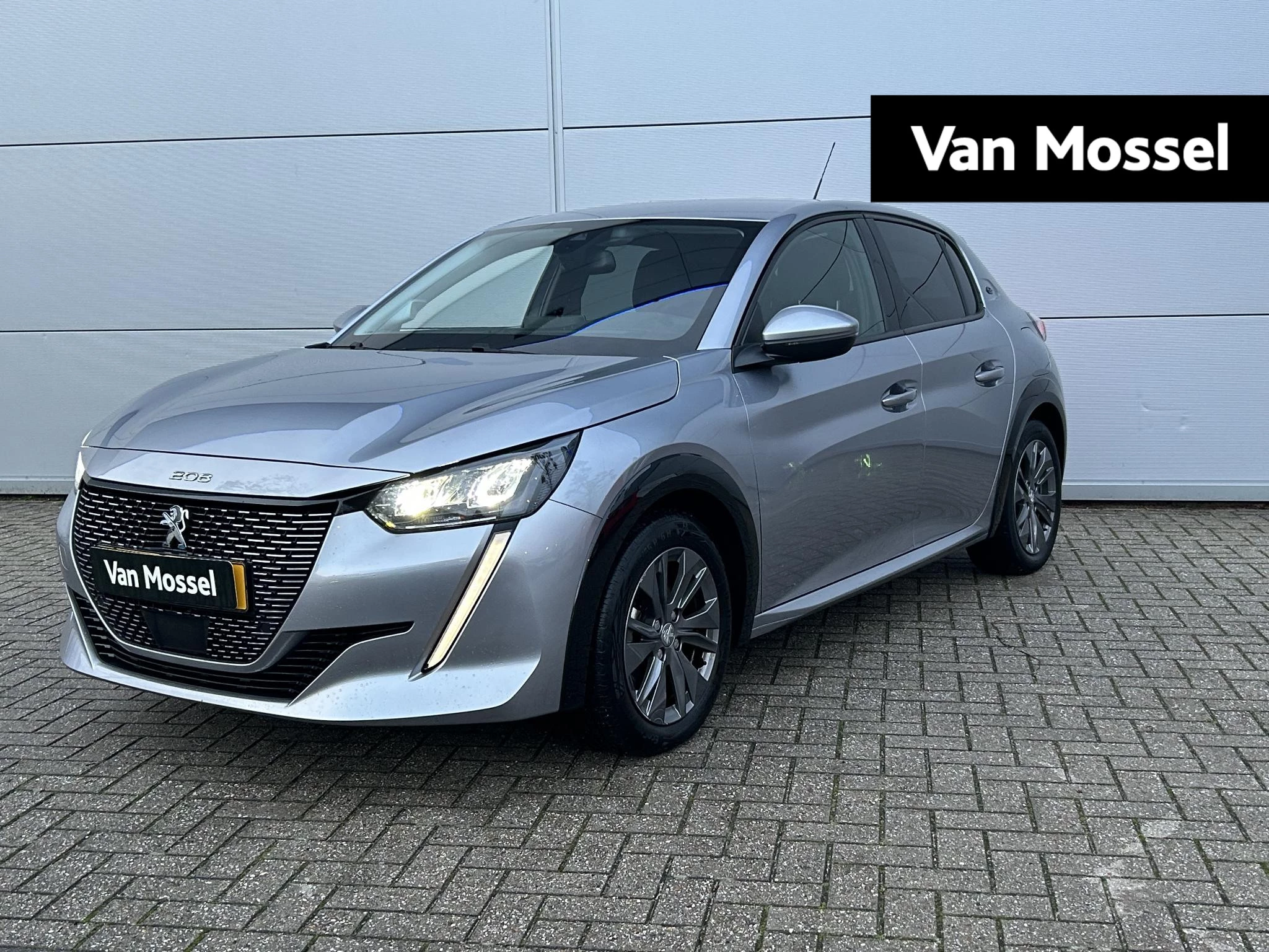 Peugeot-e-208-image-0