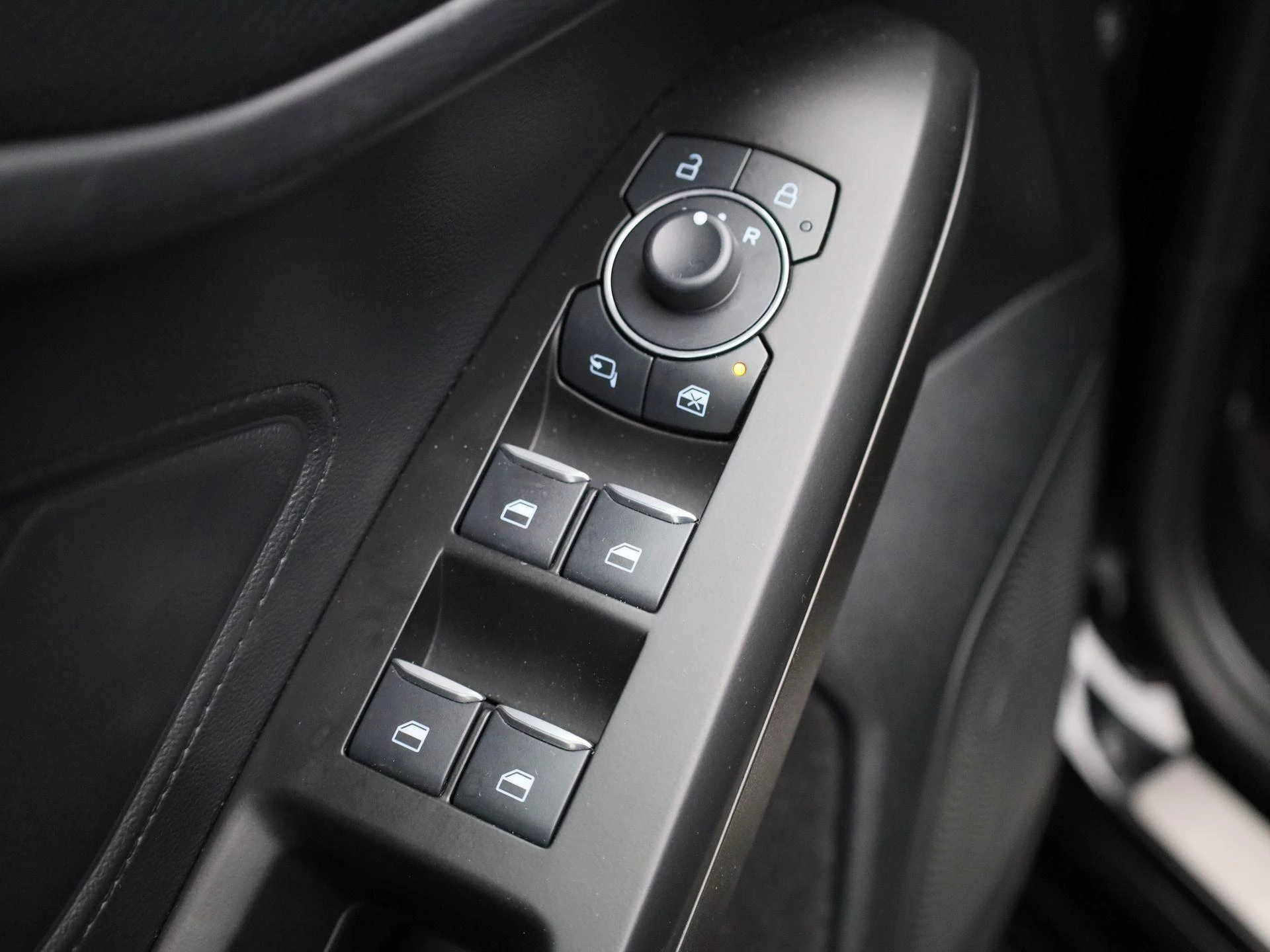 Ford Focus Wagon 1.0 EcoBoost Hybrid ST Line X
