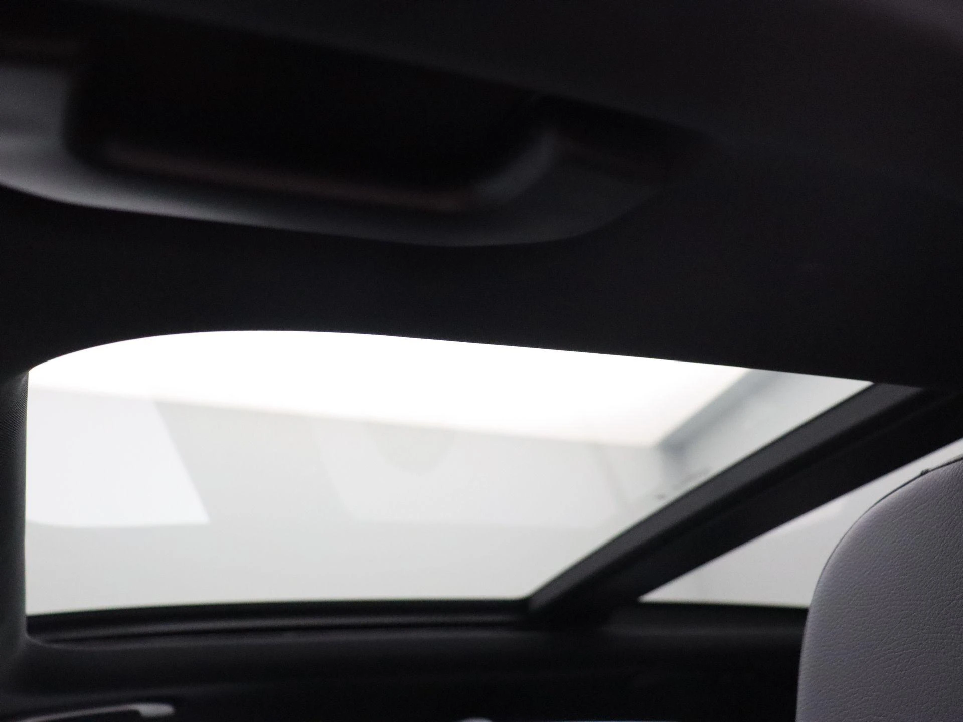 Mercedes-Benz-GLC-image-11