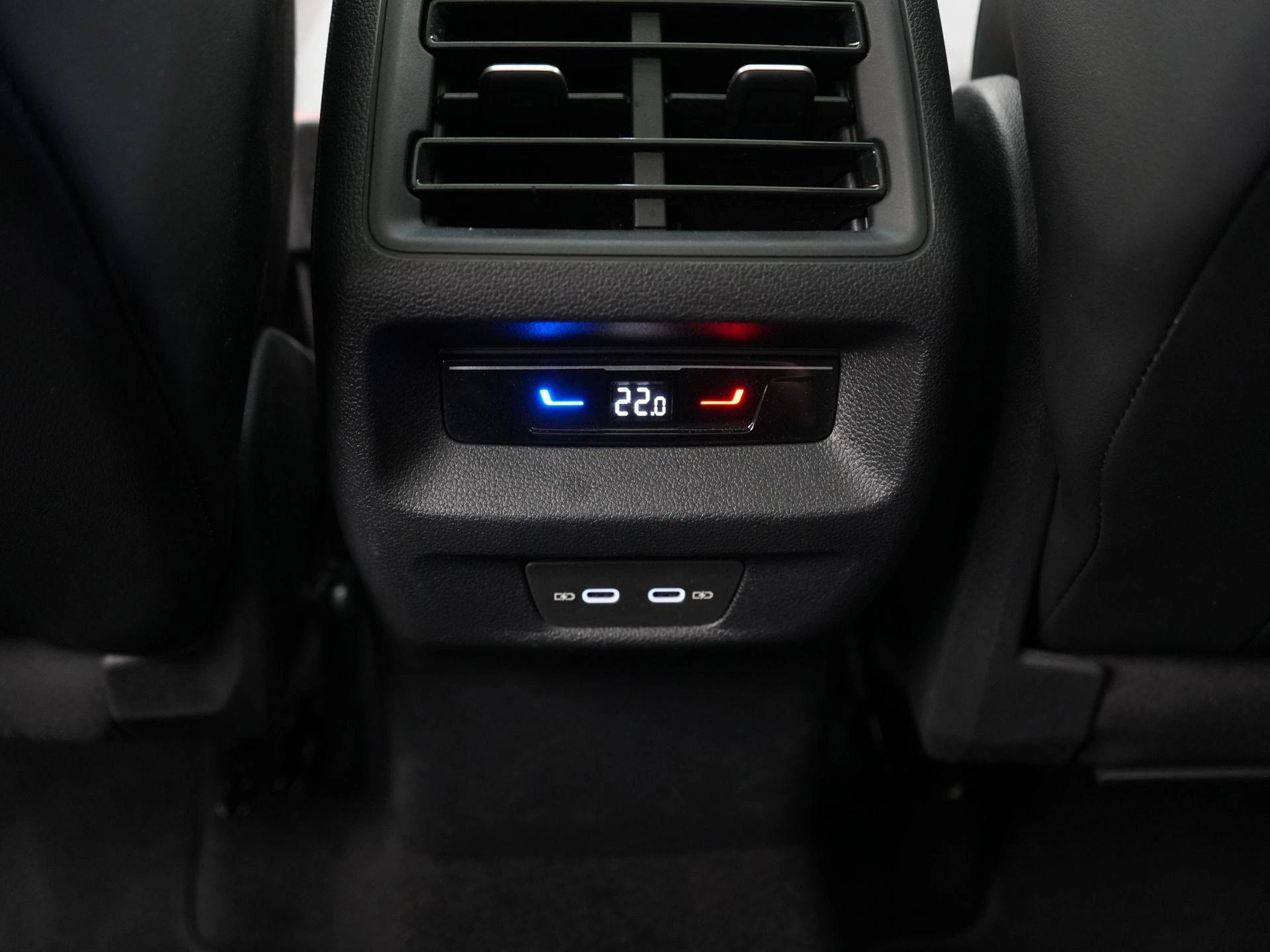 Volkswagen-Tiguan-image-8