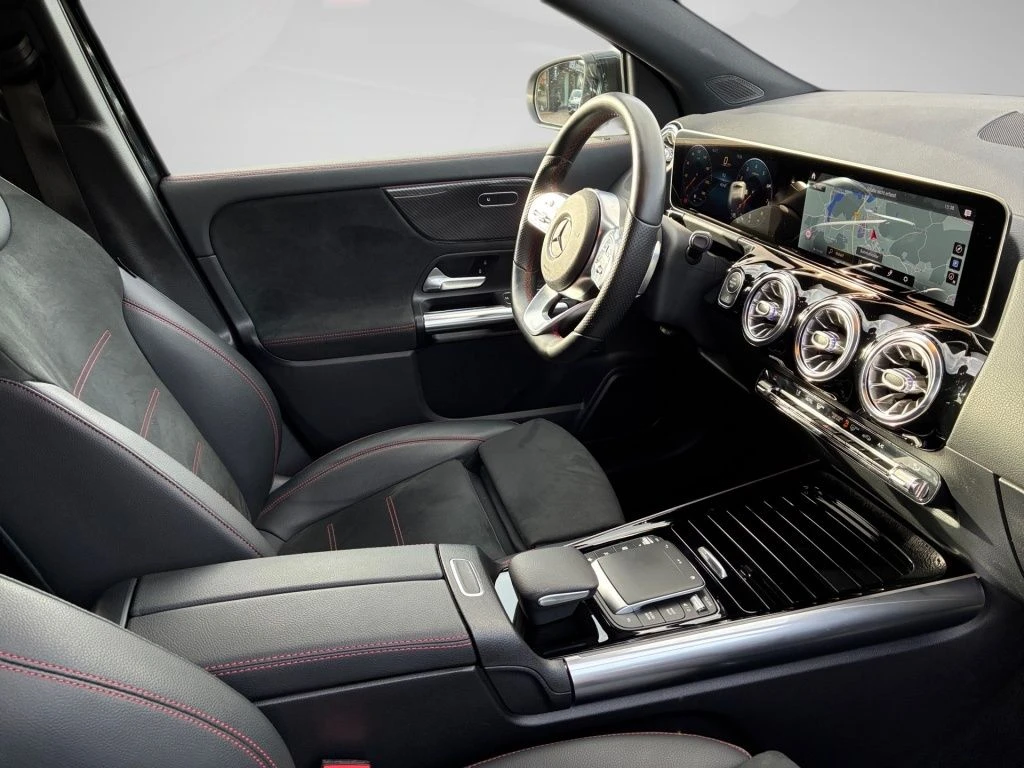 Mercedes-Benz-GLA 200-image-14