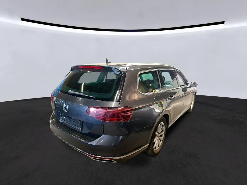 Volkswagen Passat Variant 2.0 TDI DSG Elegance AHK, RFK, IQ.Light, Navi., ACC, 17"Alu.,