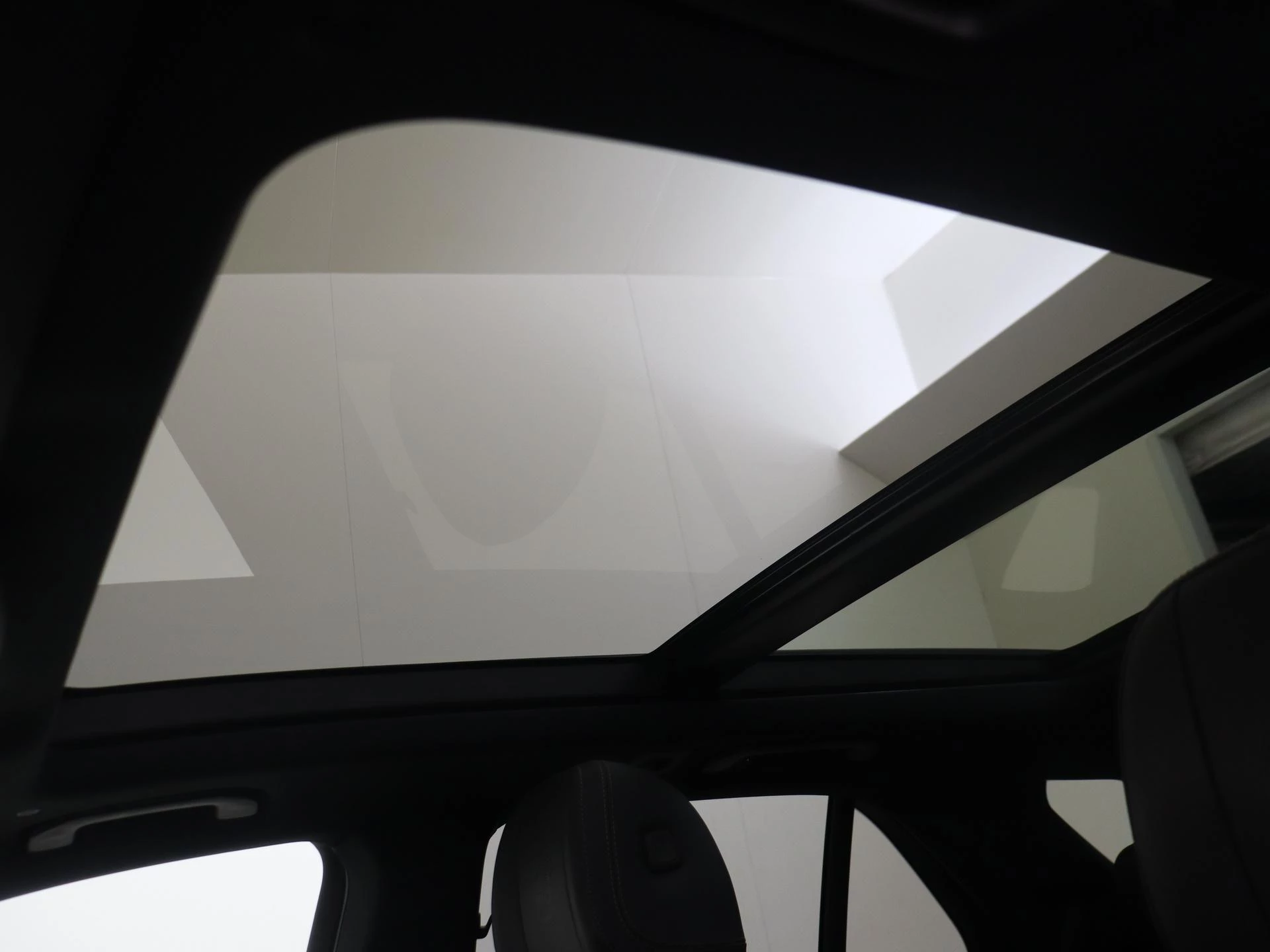 Mercedes-Benz-GLE-image-38