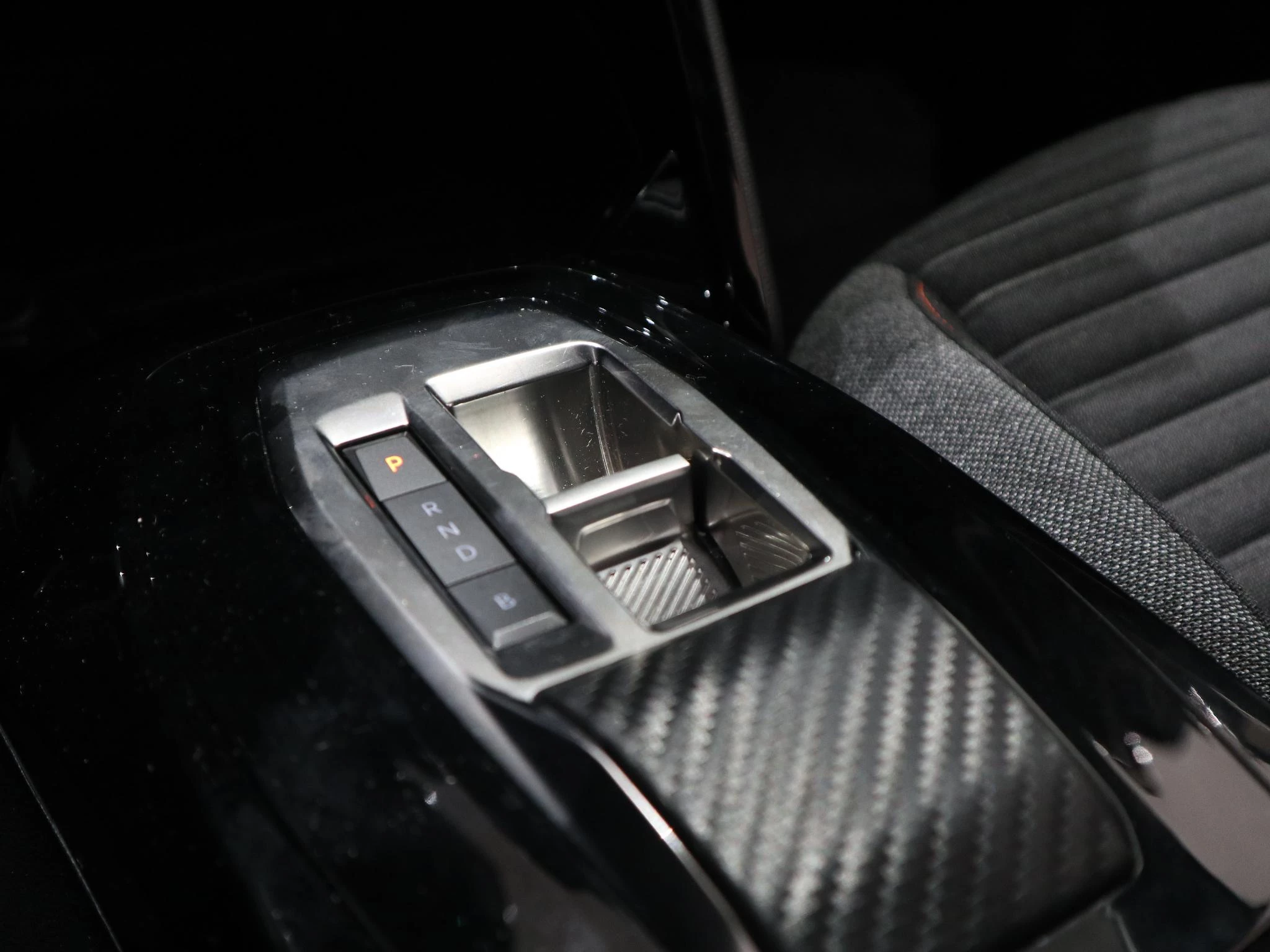 Peugeot-e-2008-image-14