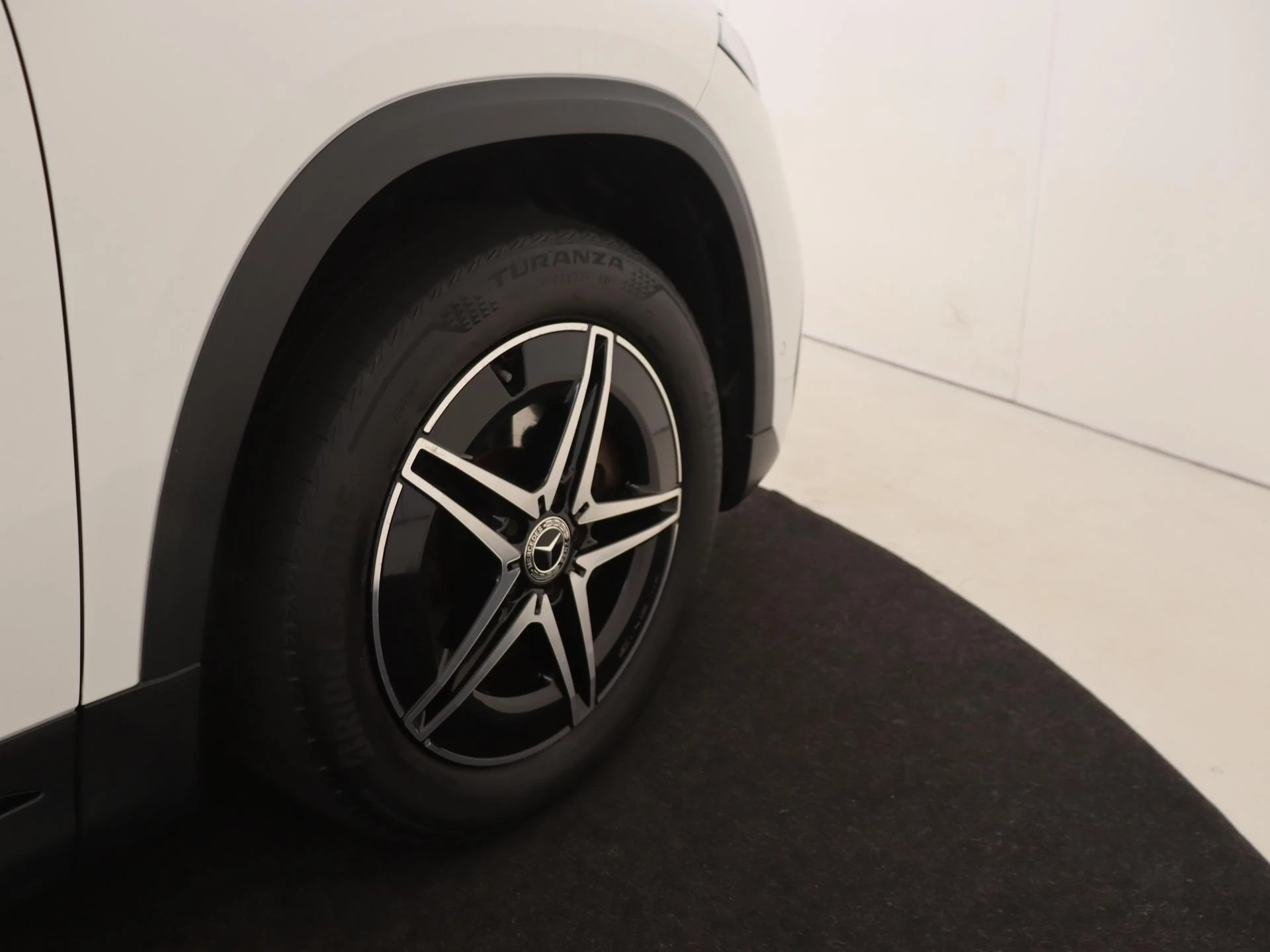 Mercedes-Benz-EQA-image-32