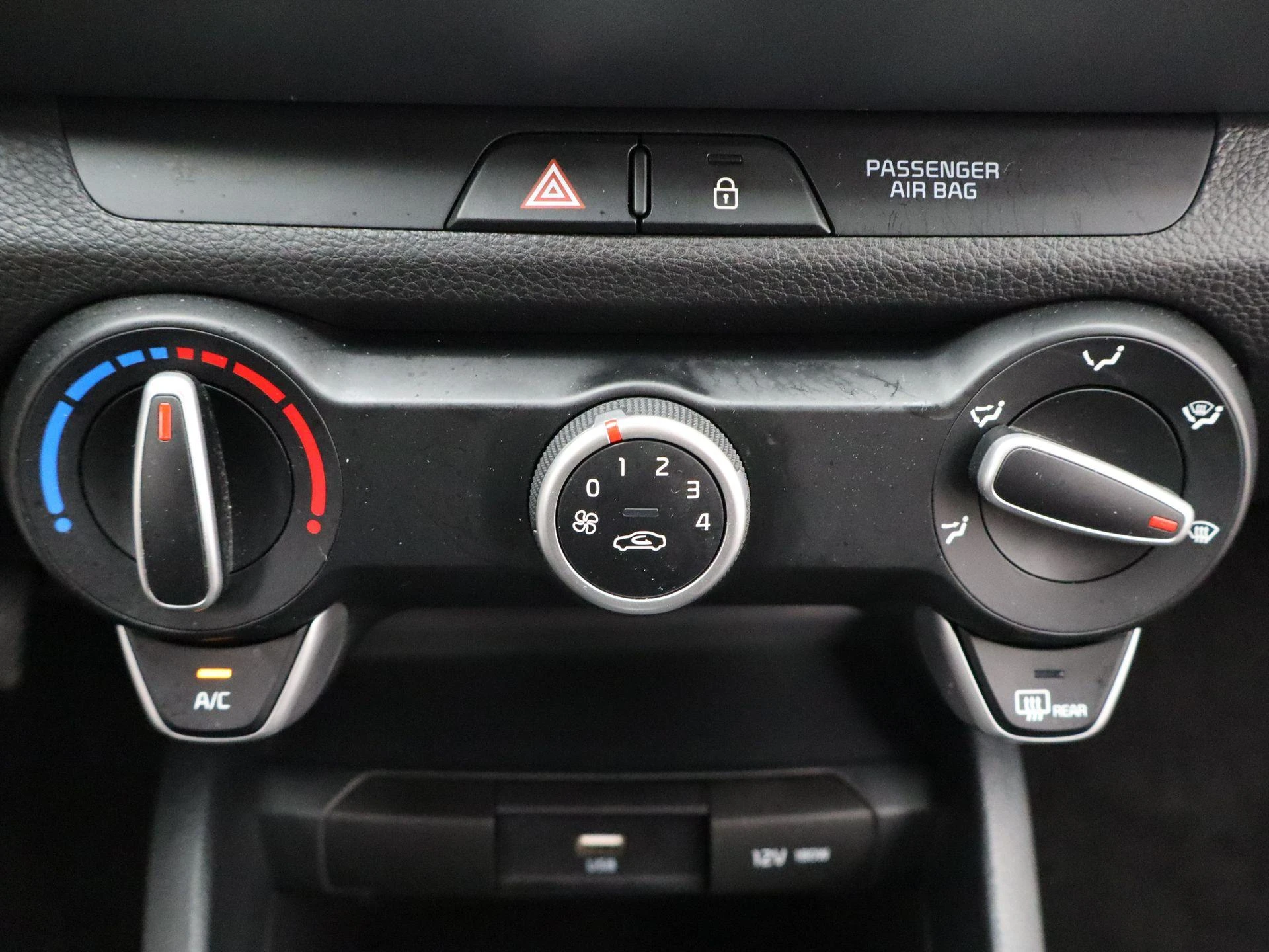 Kia-Stonic-image-18