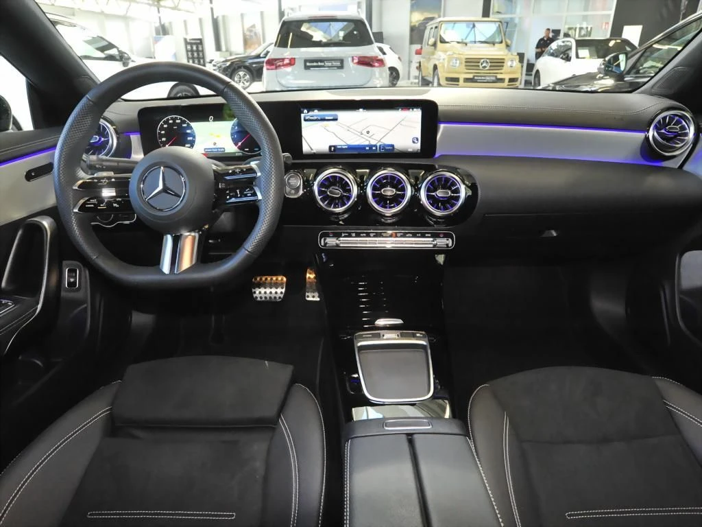 Mercedes-Benz-CLA 200-image-11