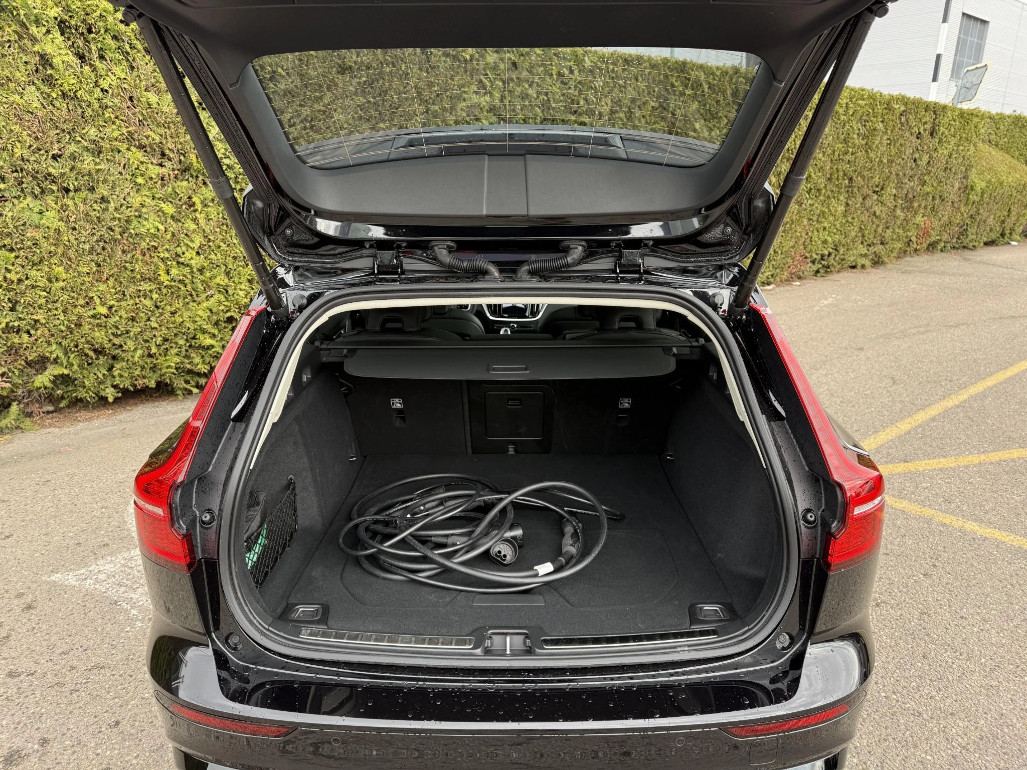Volvo V60 T8 Plug-in hybrid AWD Ultra Dark