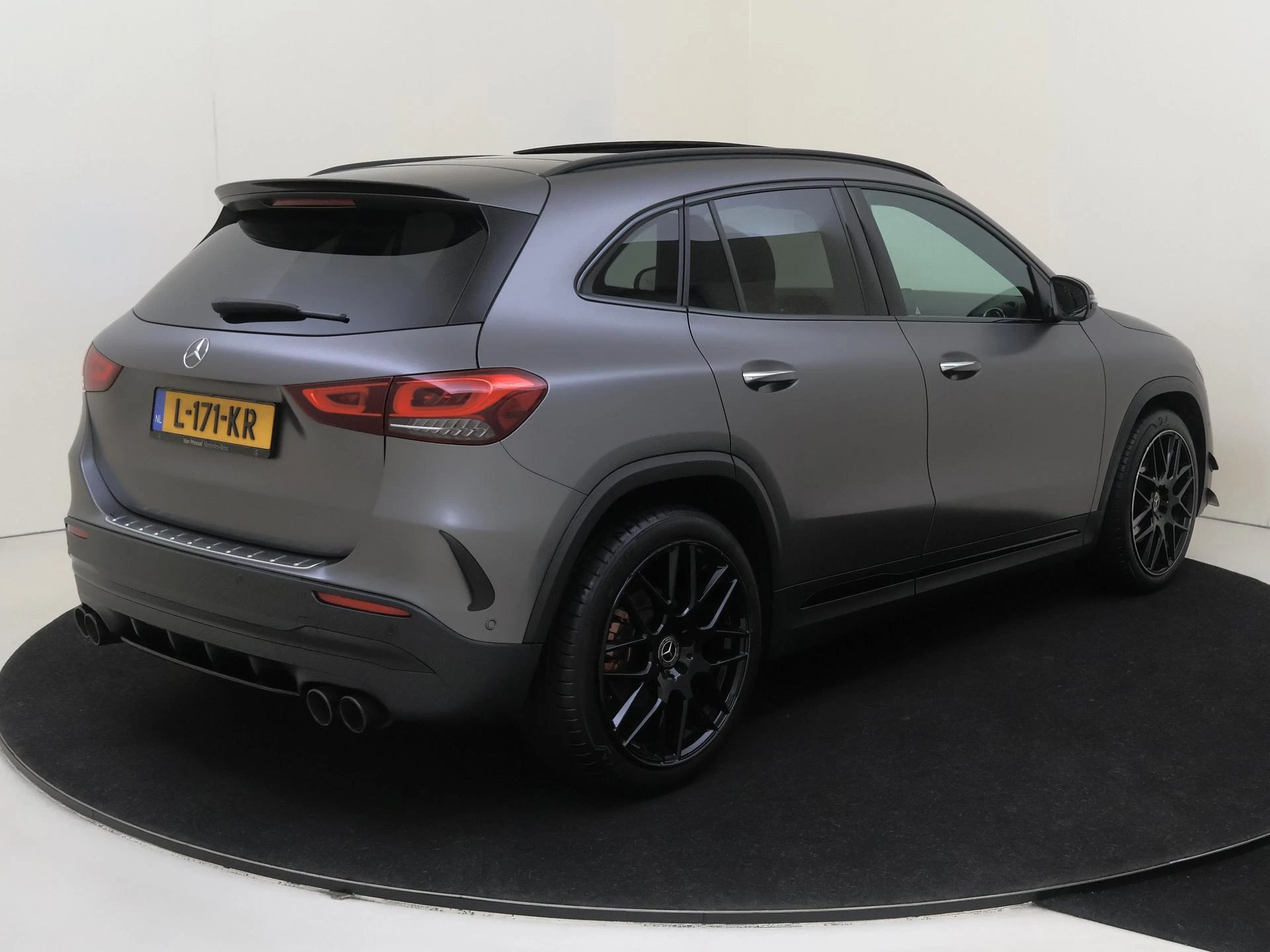 Mercedes-Benz-GLA-image-1