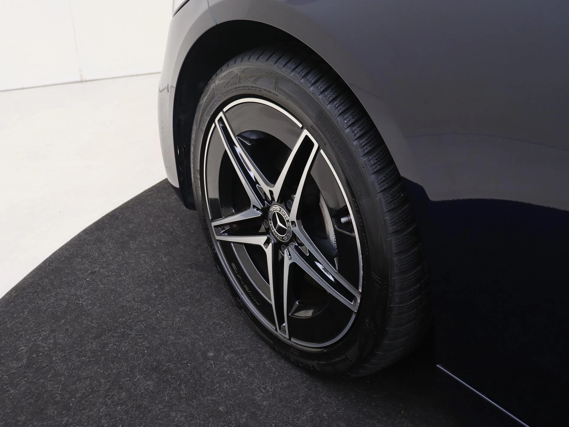 Mercedes-Benz-C-Klasse-image-32