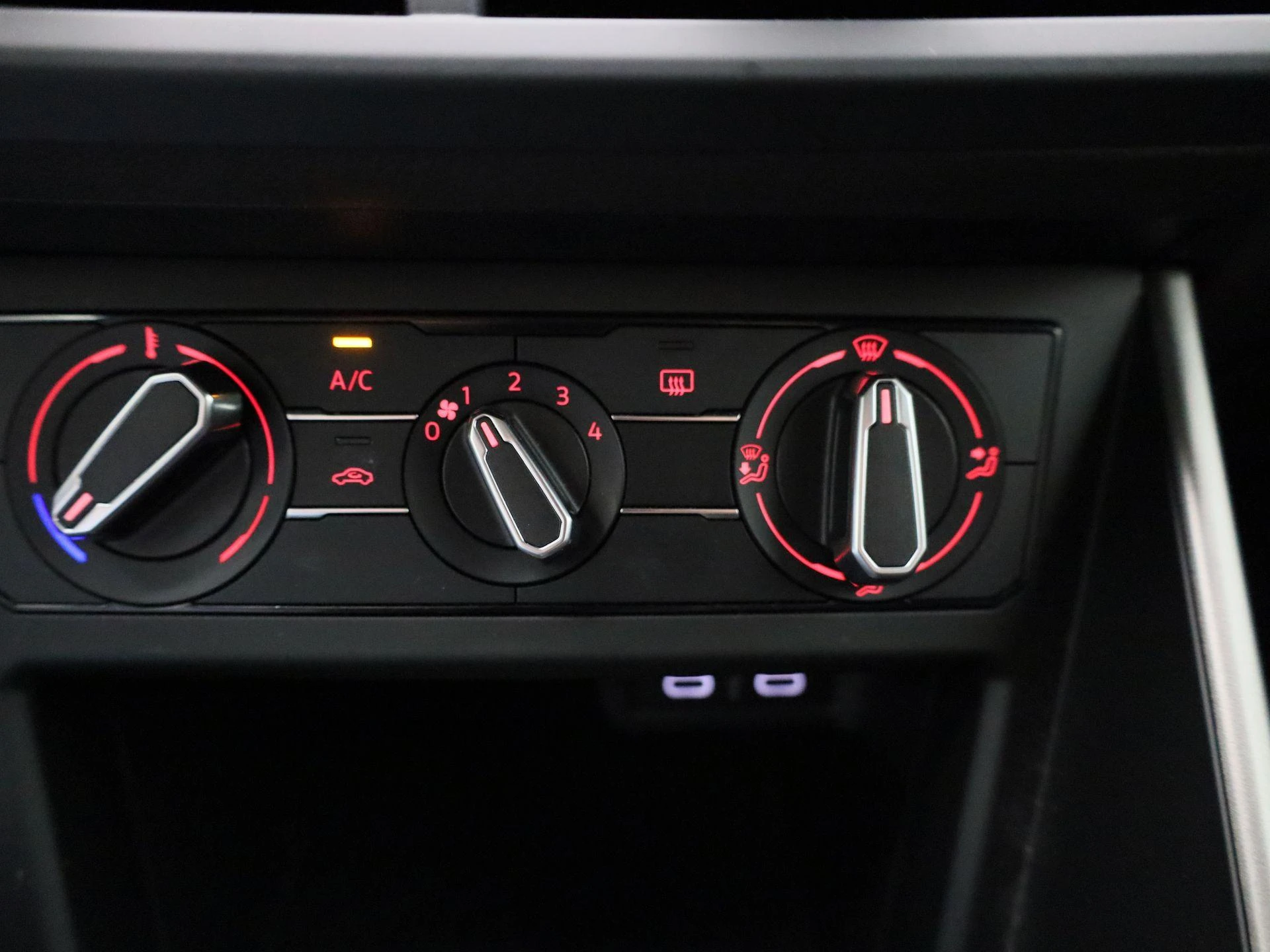 Volkswagen-Polo-image-19