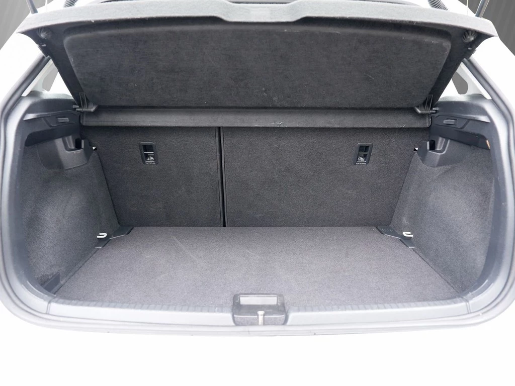 Volkswagen-Polo-image-5