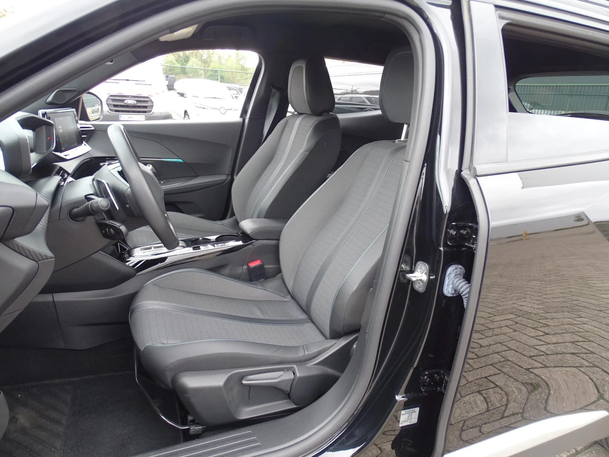 Peugeot-2008-image-10