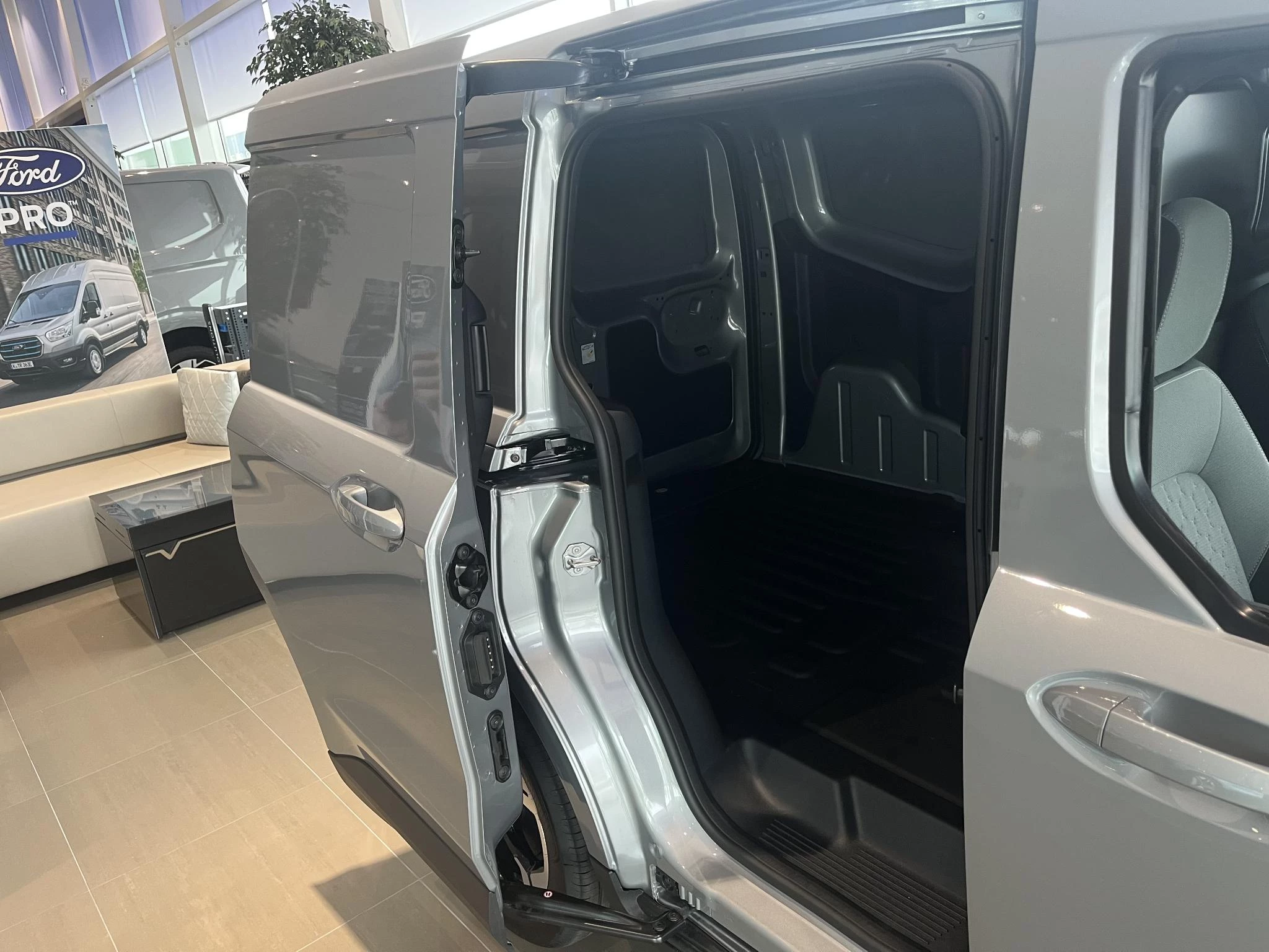 Ford-E-Transit-image-4