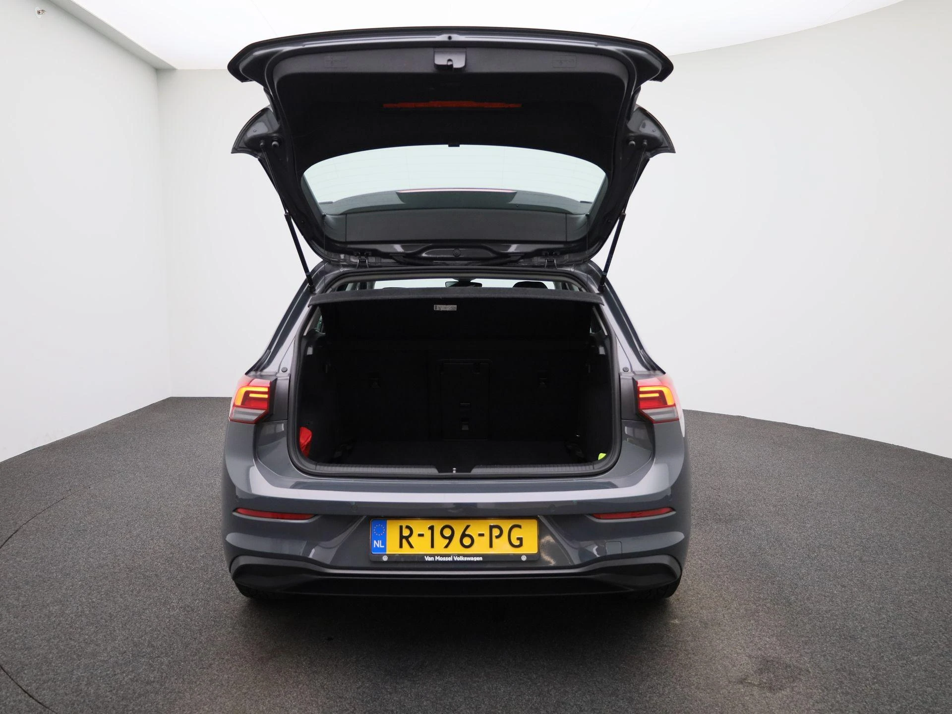 Volkswagen-Golf-image-10