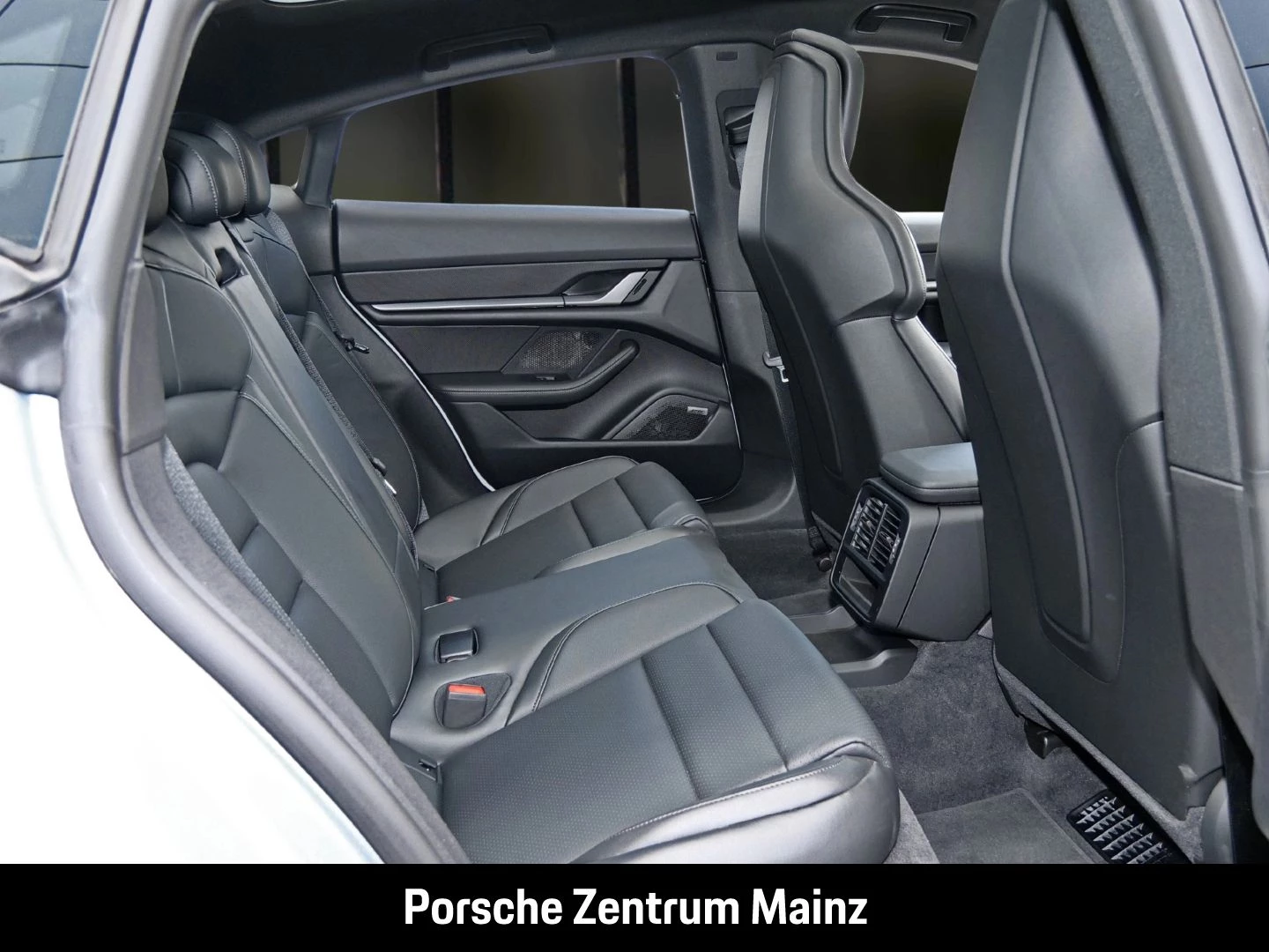Porsche-Taycan-image-4