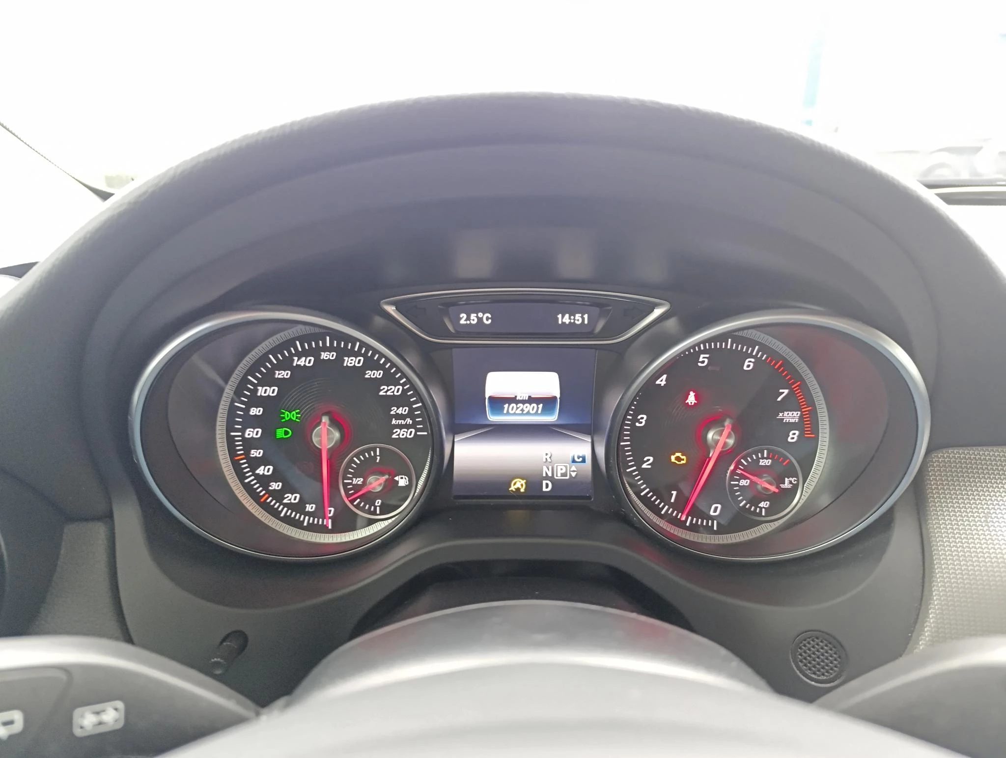 Mercedes-Benz-GLA-image-15