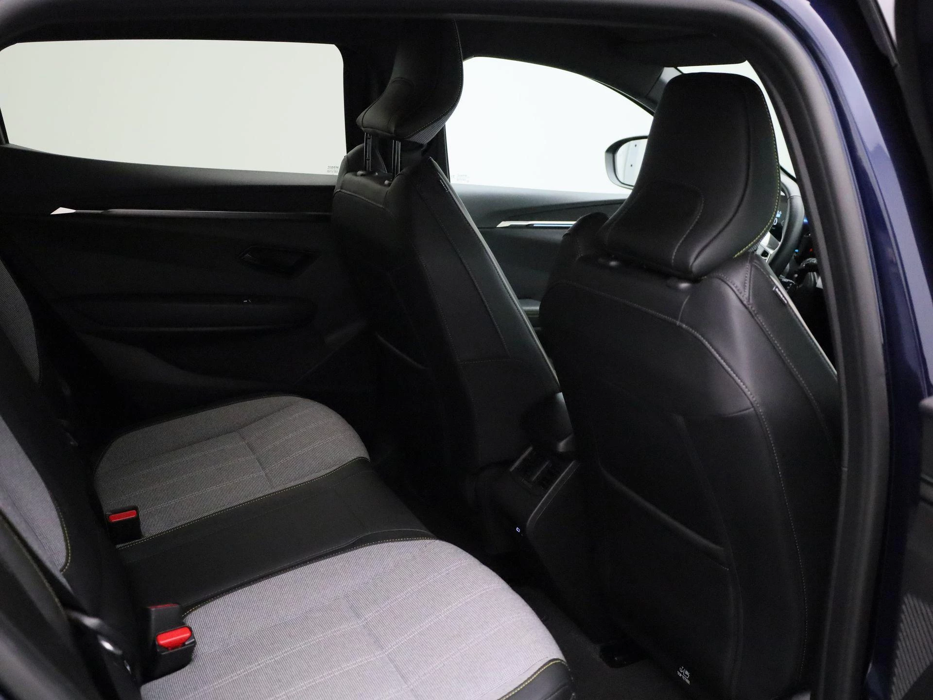 Renault-Megane E-Tech-image-33