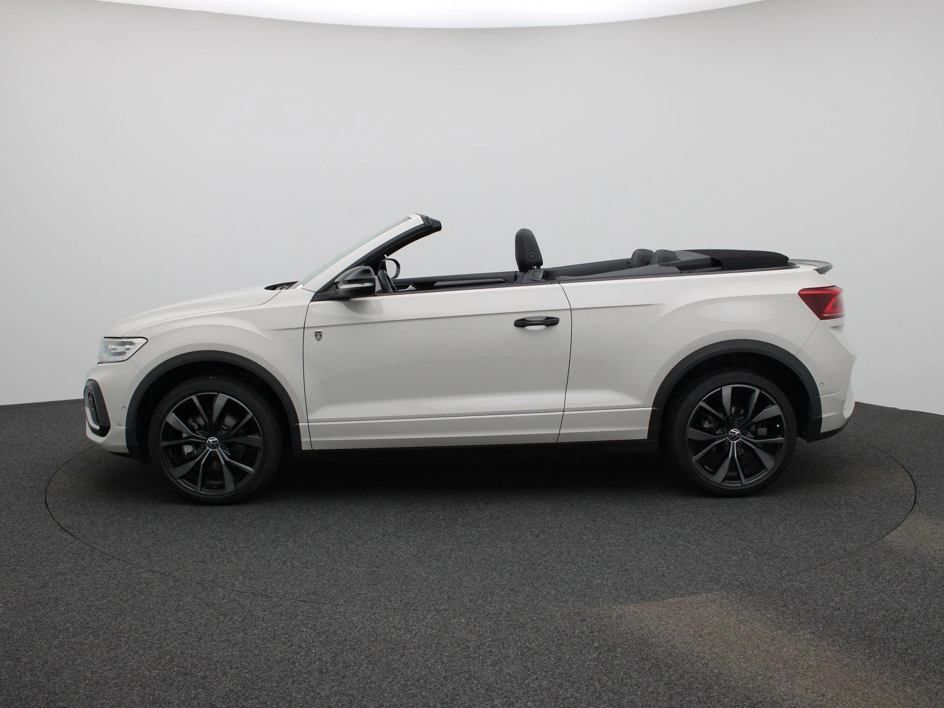 Volkswagen-T-Roc-image-3