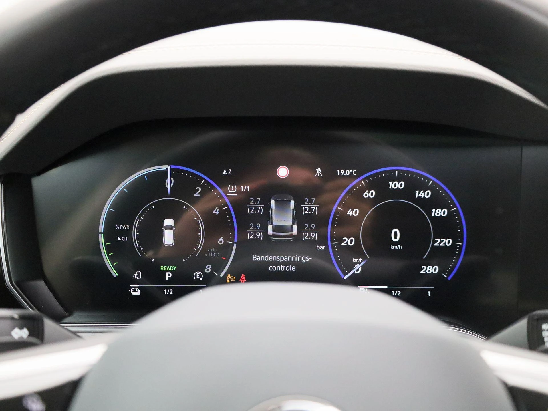 Volkswagen-Touareg-image-14