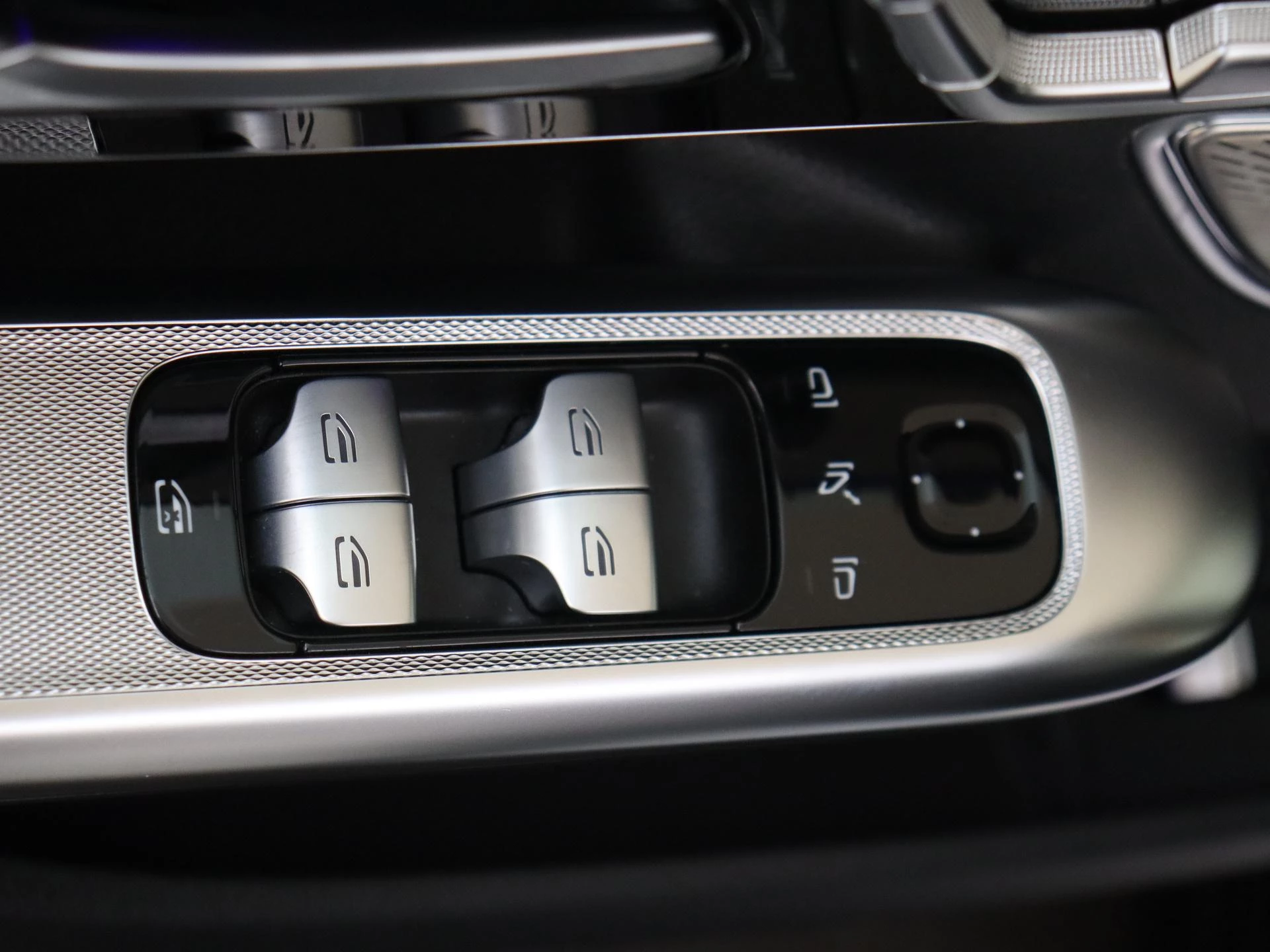 Mercedes-Benz-EQE-image-31